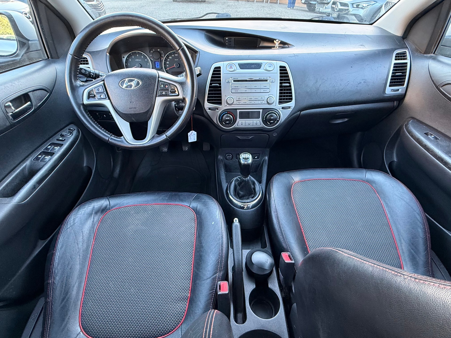 HYUNDAI i20 1.6 Premium-image-14