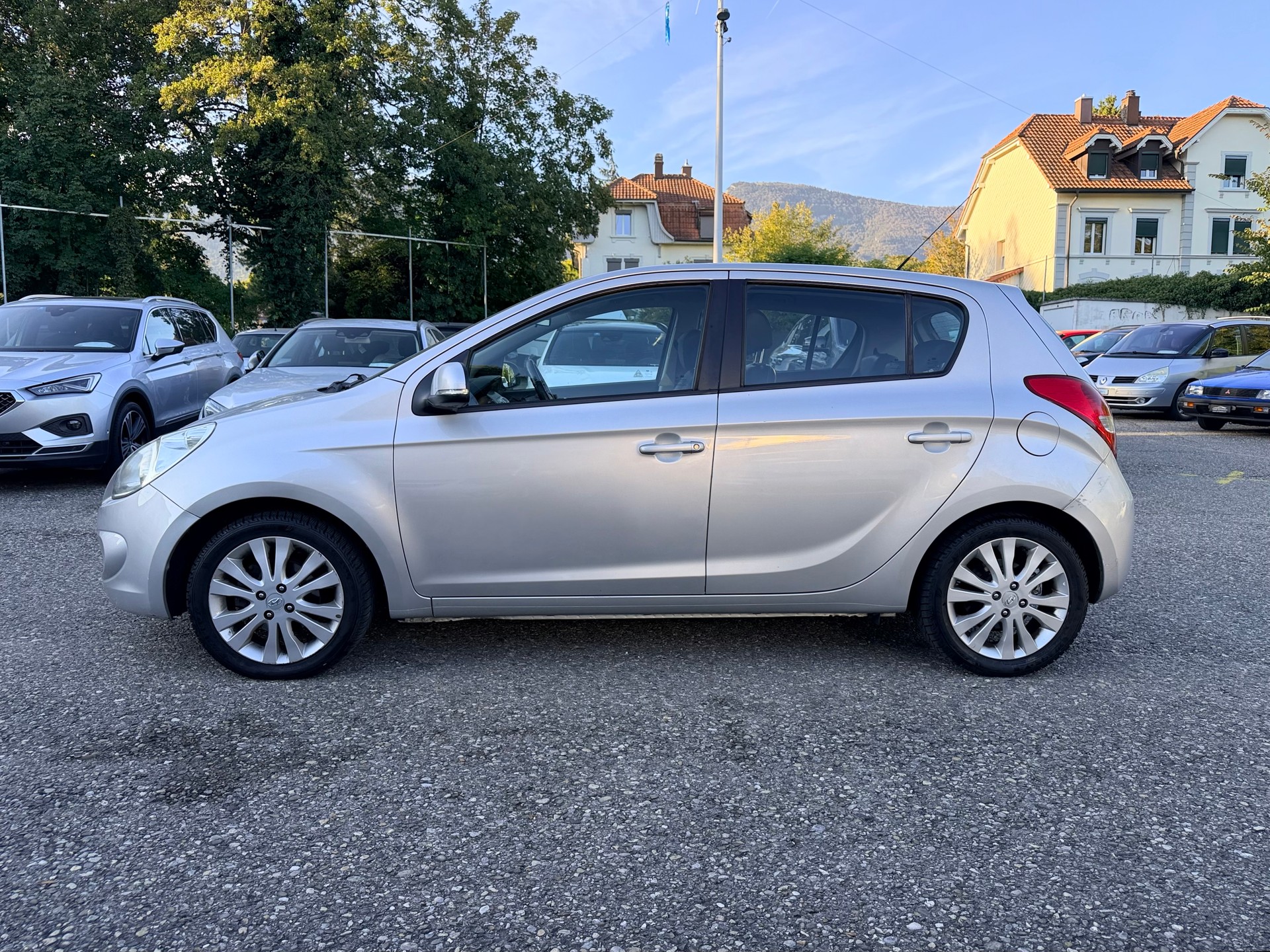 HYUNDAI i20 1.6 Premium-image-2