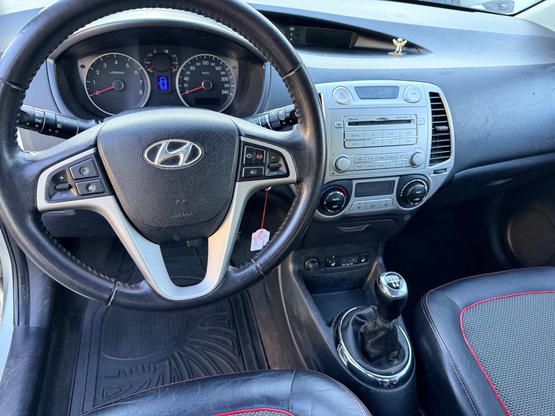 HYUNDAI i20 1.6 Premium-image-16