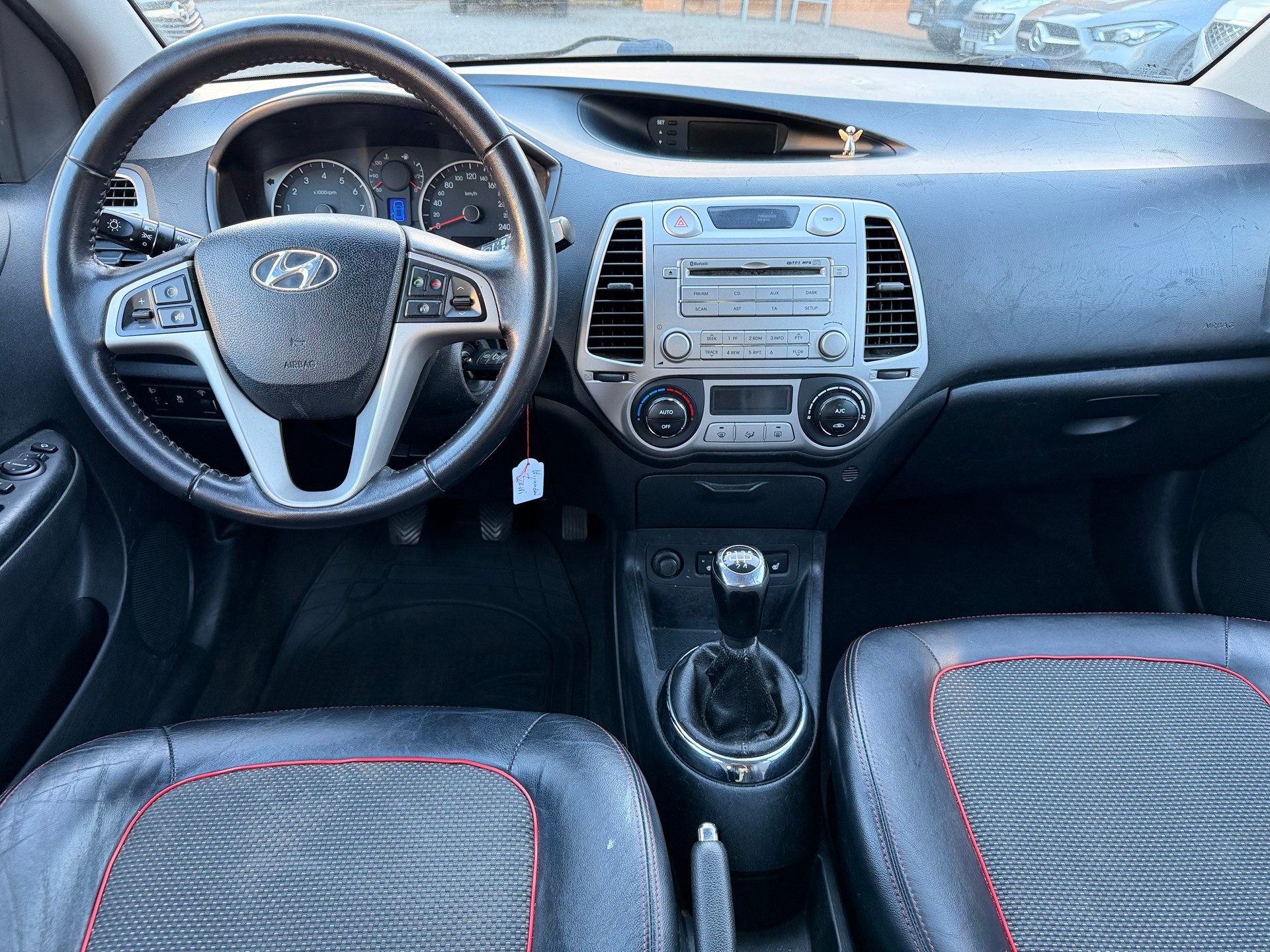 HYUNDAI i20 1.6 Premium-image-9
