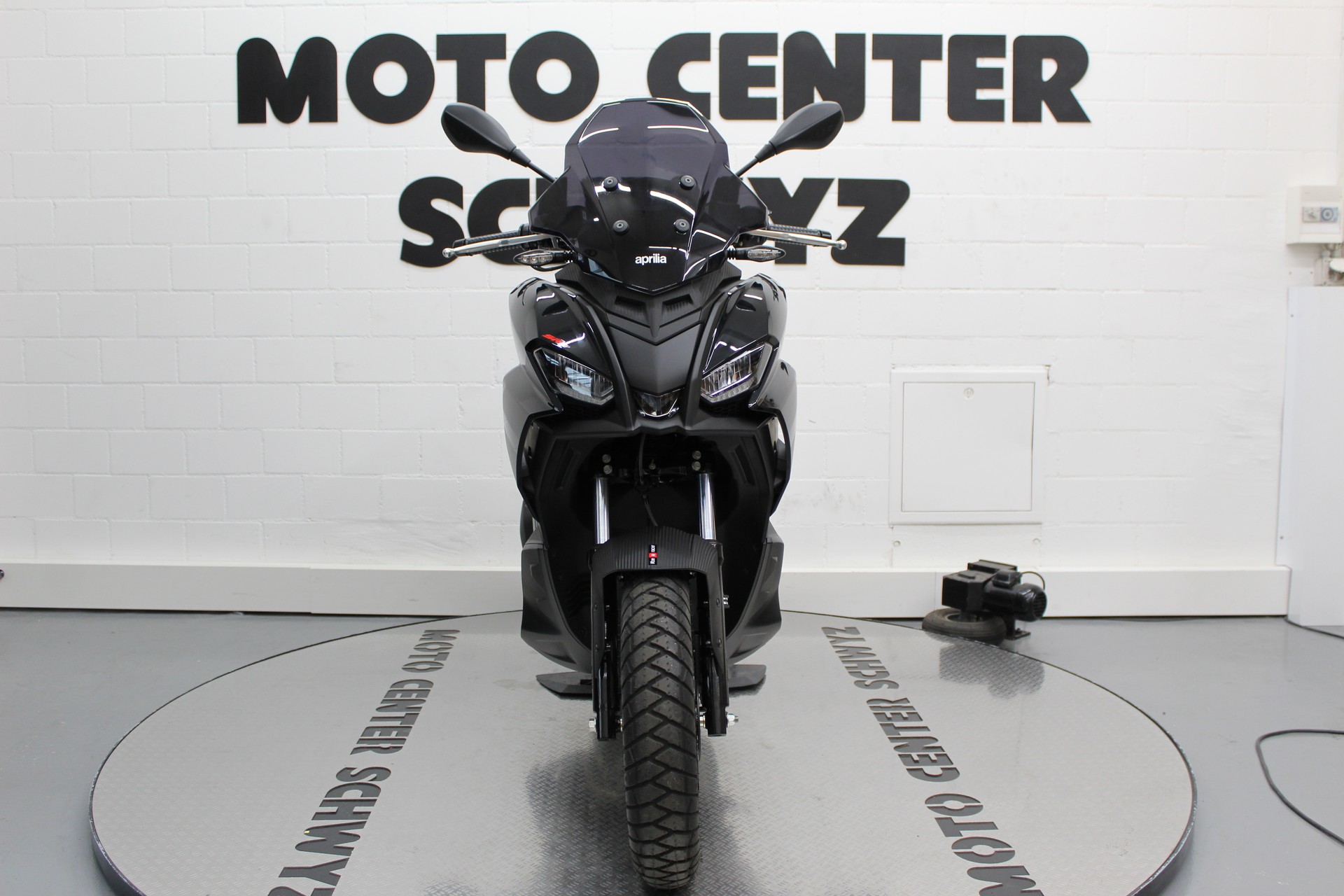 APRILIA SR 125 GT ABS E5+-showroom-element-2