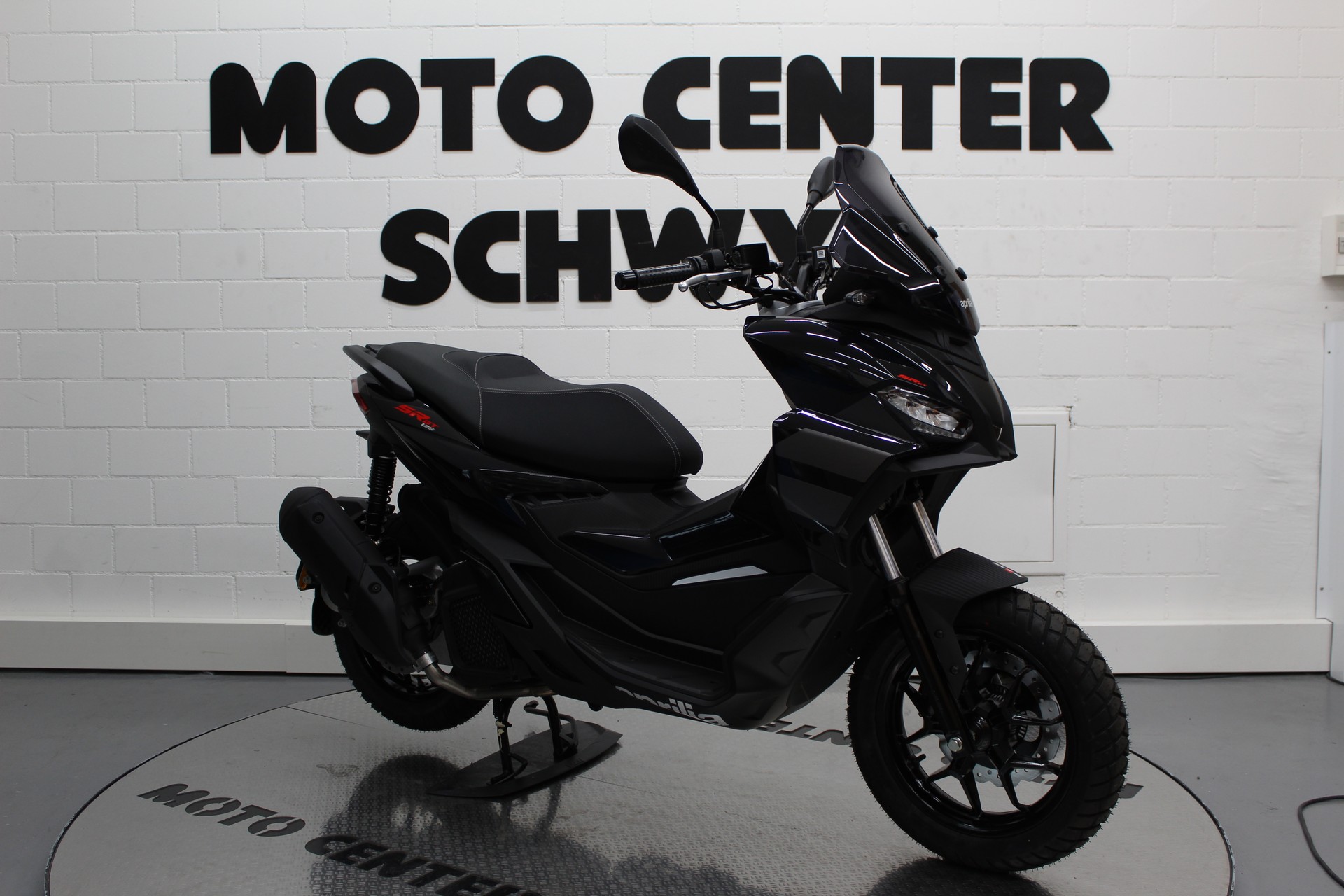 APRILIA SR 125 GT ABS E5+-showroom-element-1