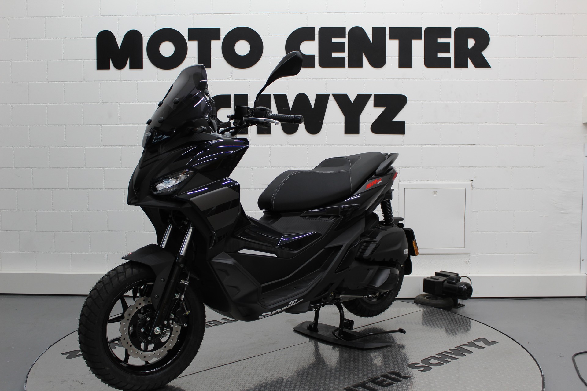 APRILIA SR 125 GT ABS E5+-showroom-element-3