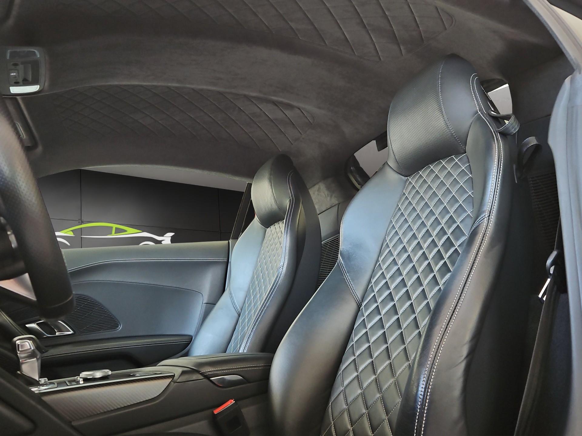 AUDI R8 Coupé 5.2 plus S-Tronic-image-25