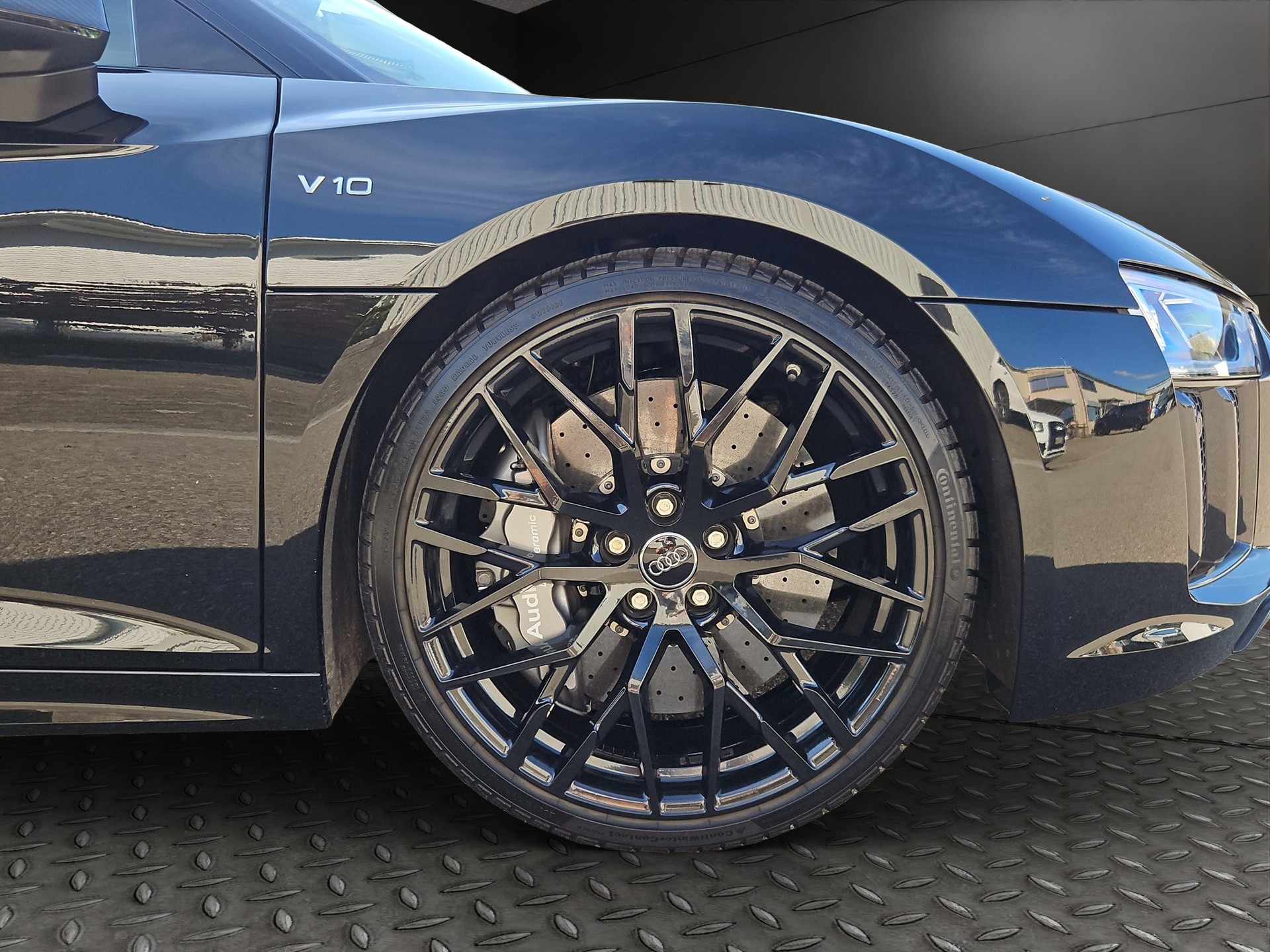 AUDI R8 Coupé 5.2 plus S-Tronic-image-24