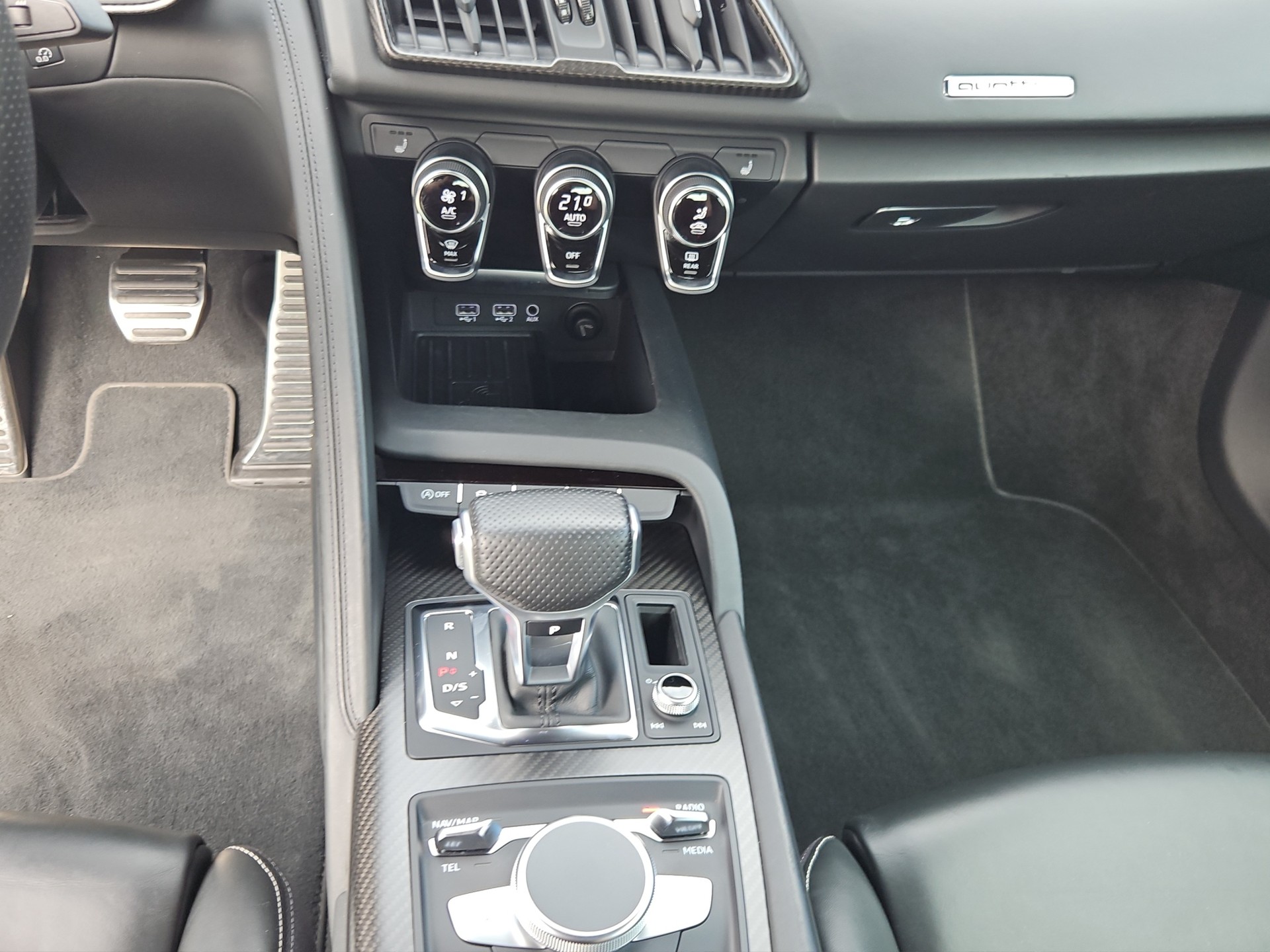 AUDI R8 Coupé 5.2 plus S-Tronic-image-18