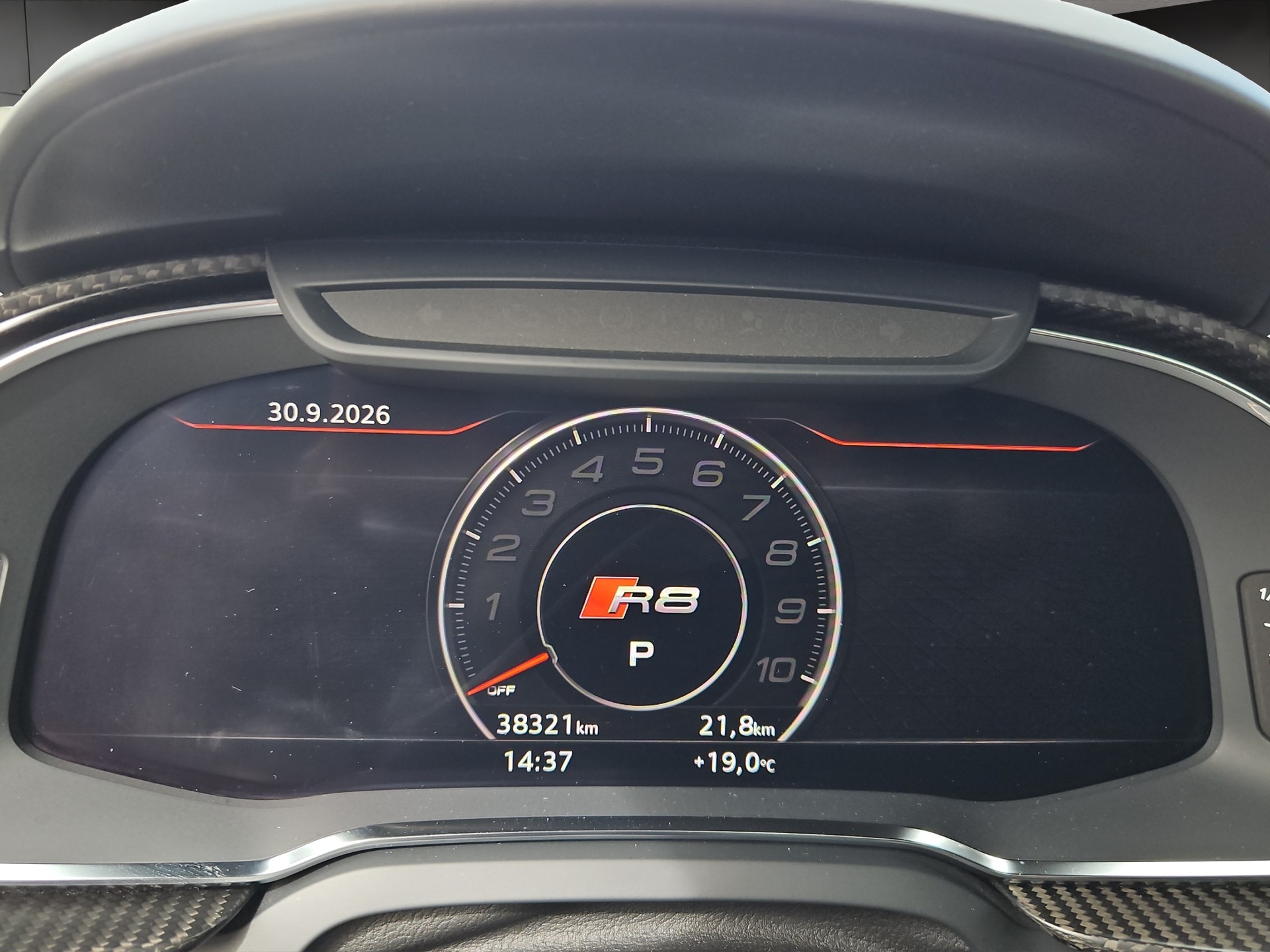 AUDI R8 Coupé 5.2 plus S-Tronic-image-14