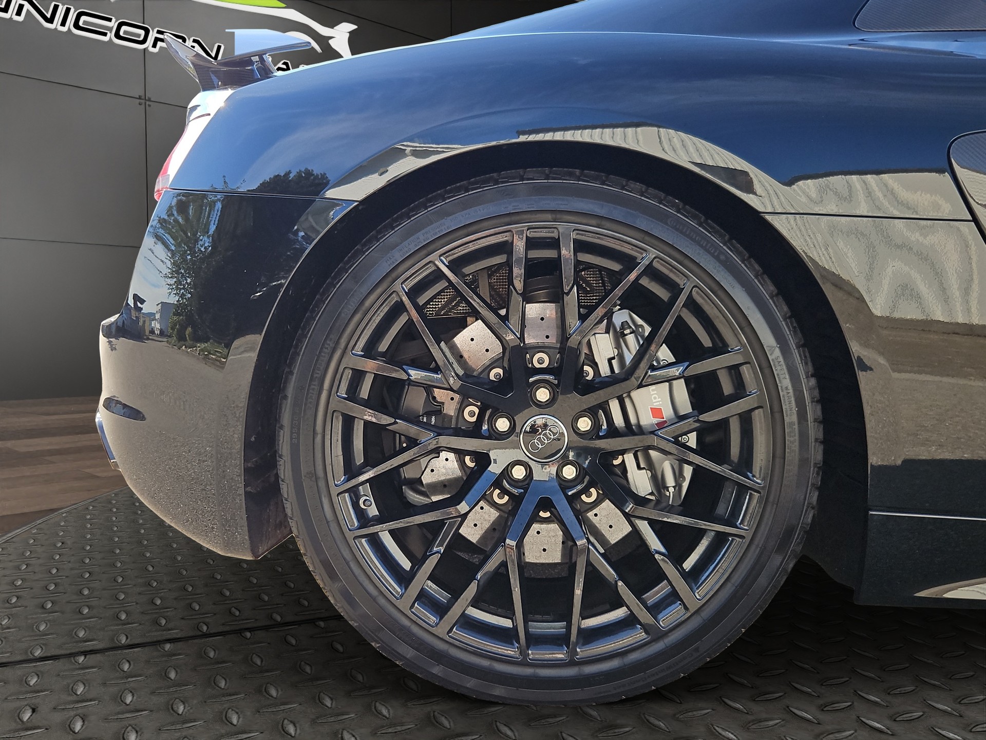 AUDI R8 Coupé 5.2 plus S-Tronic-image-23