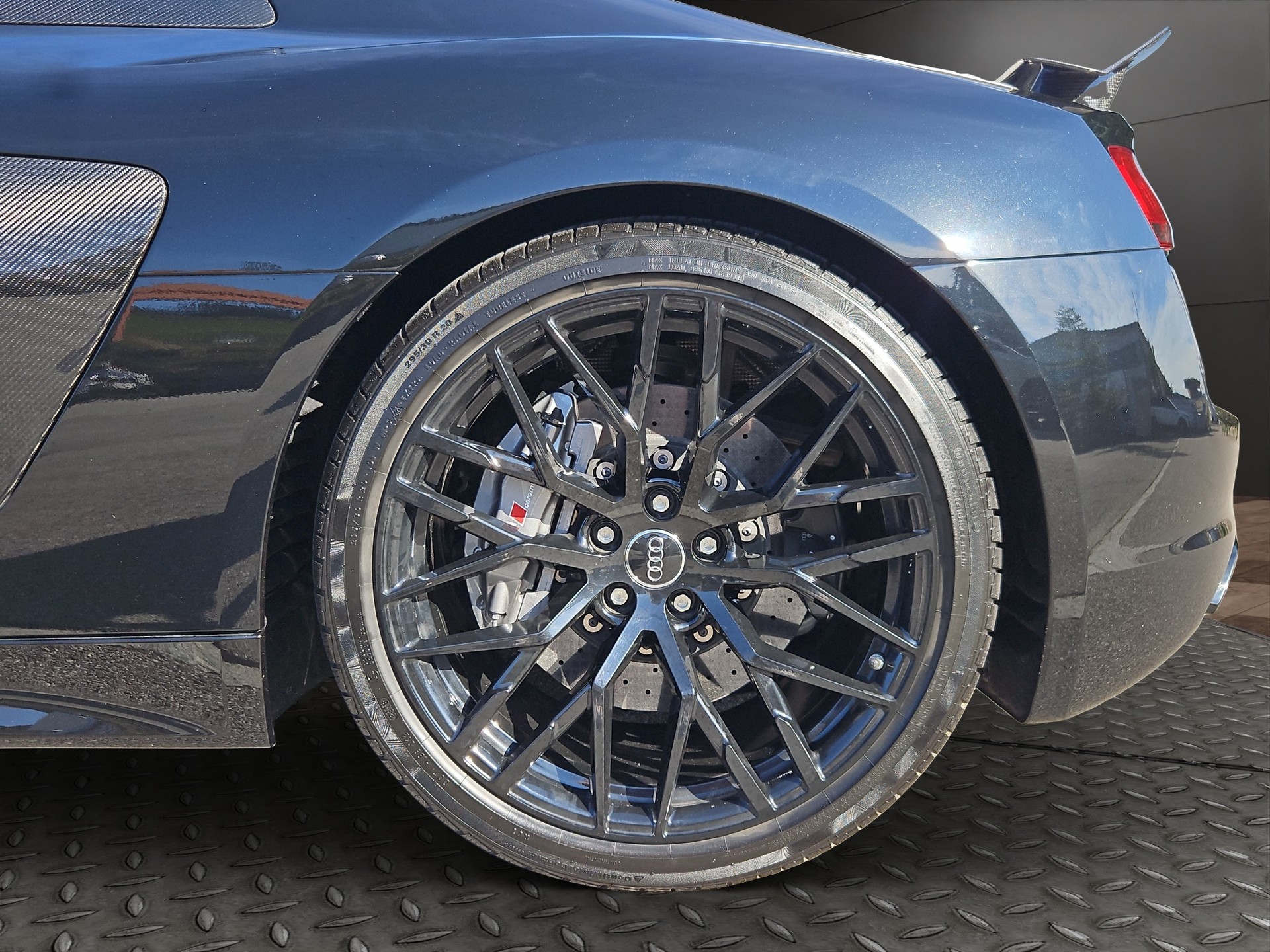 AUDI R8 Coupé 5.2 plus S-Tronic-image-22