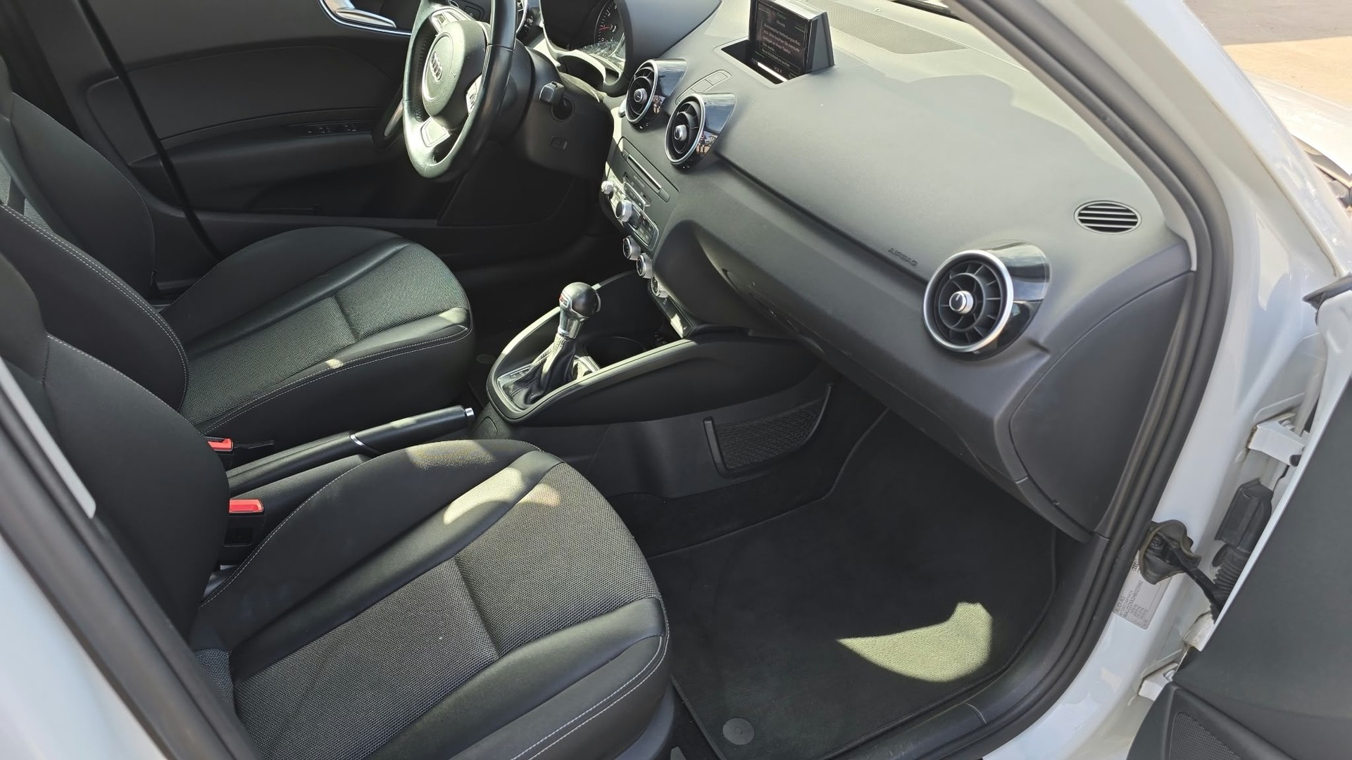 AUDI A1 Sportback 1.4 TFSI Sport S-tronic-image-8