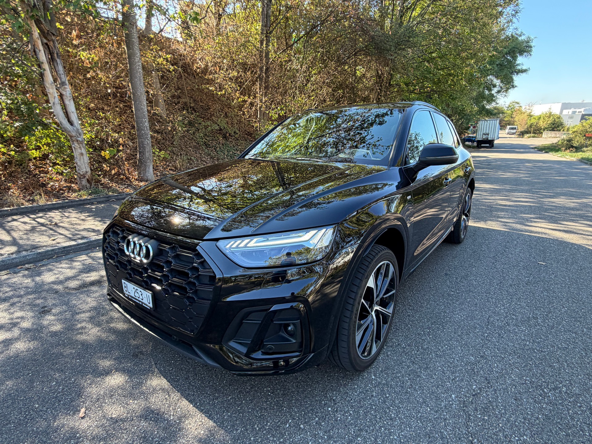 AUDI Q5 40 TDI S-line quattro S-tronic-image-4