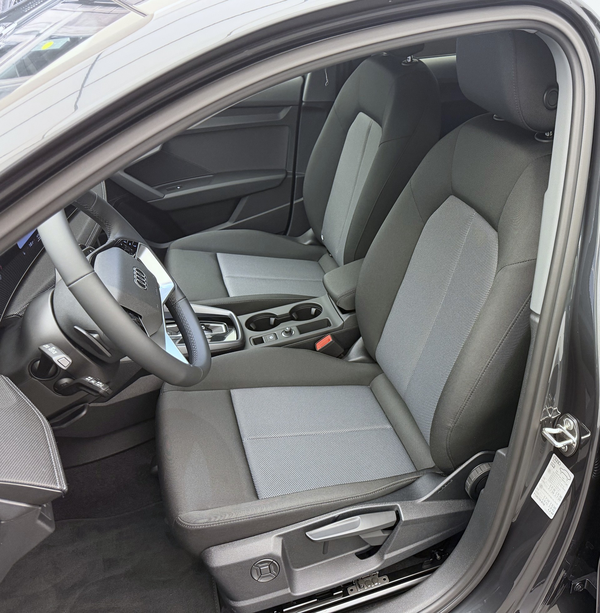 AUDI A3 Sportback TFSI 110 kW Attraction S tronic-image-5