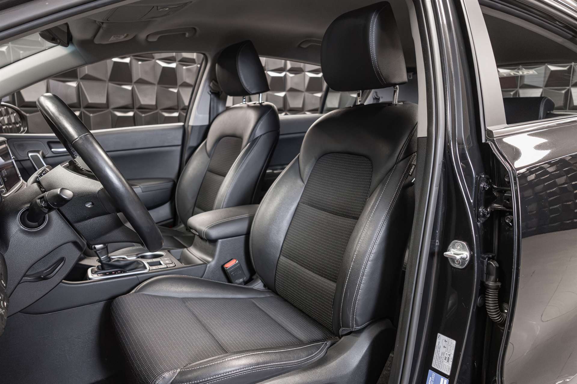 KIA Sportage 1.6 T-GDi Black Edition 4WD Automat-image-12