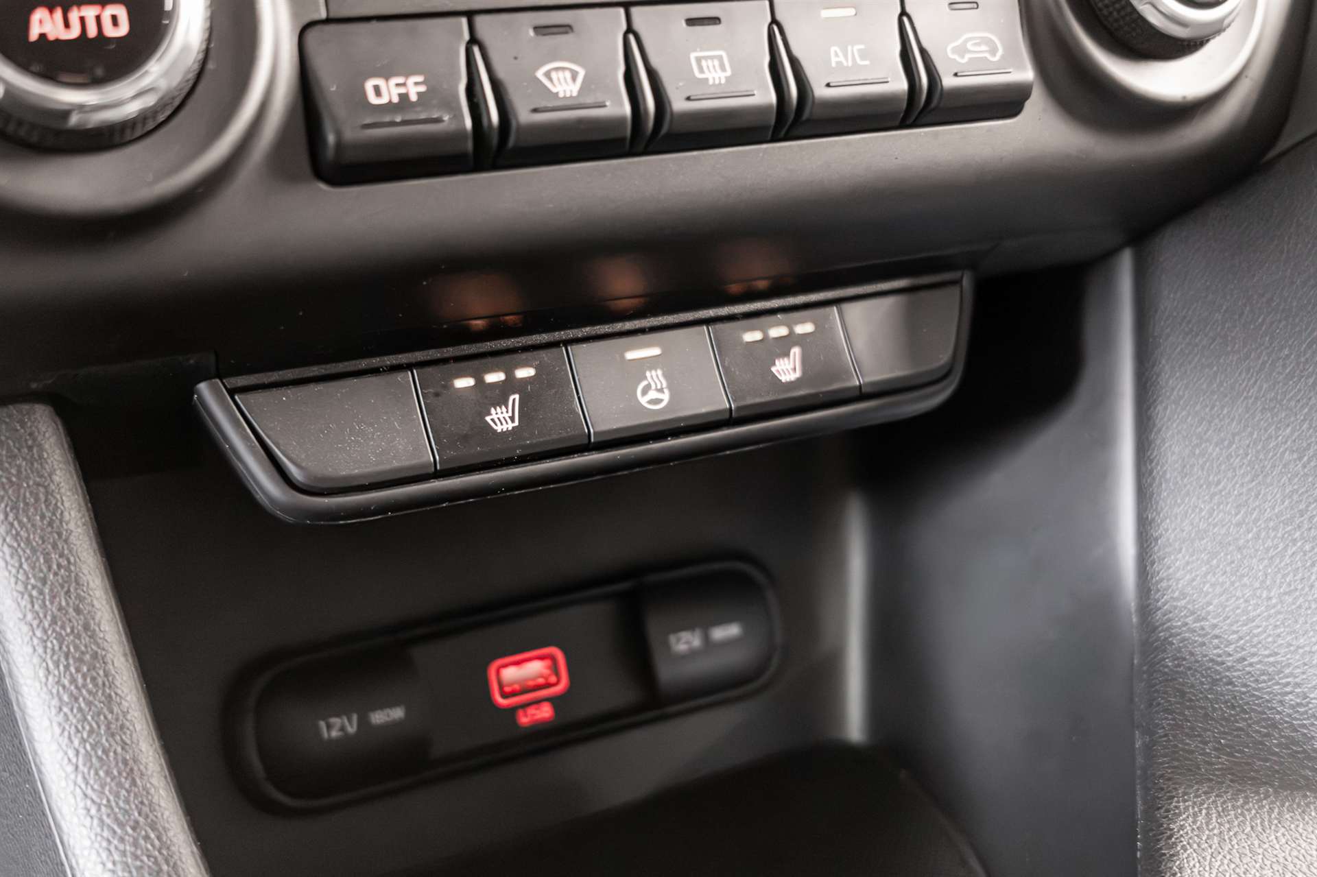 KIA Sportage 1.6 T-GDi Black Edition 4WD Automat-image-18
