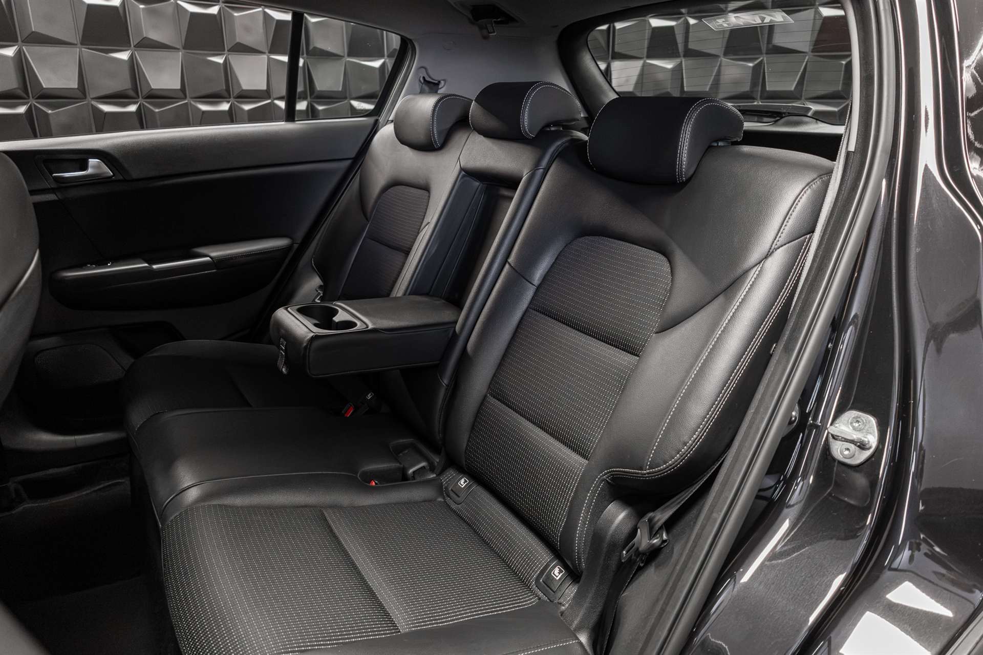 KIA Sportage 1.6 T-GDi Black Edition 4WD Automat-image-22