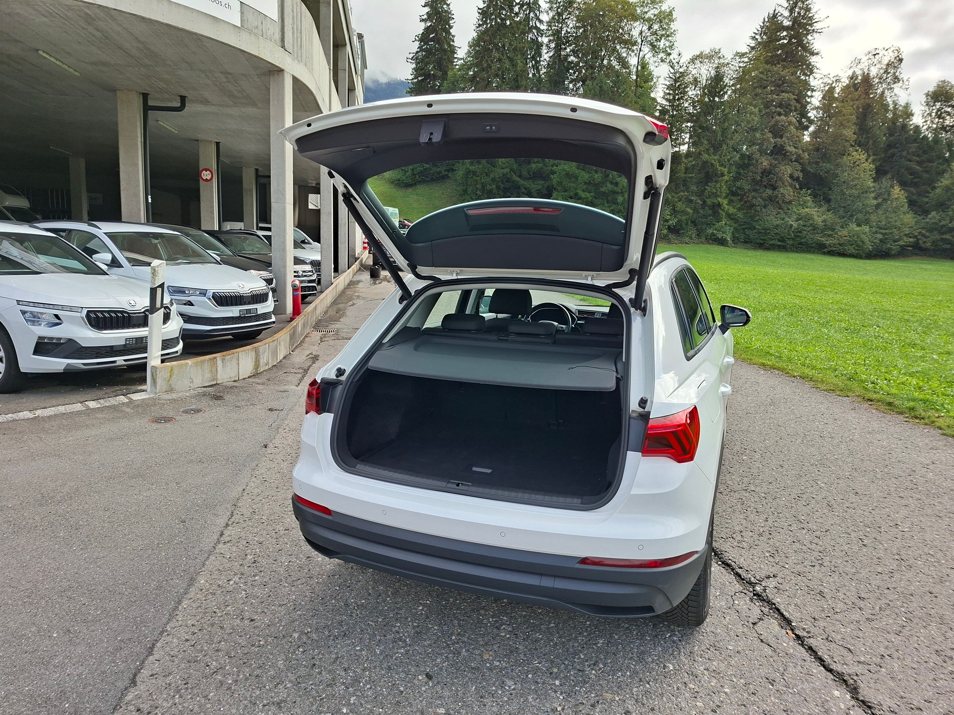 AUDI Q3 35 TDI Attraction quattro S-tronic *frisch ab MFK*-image-6