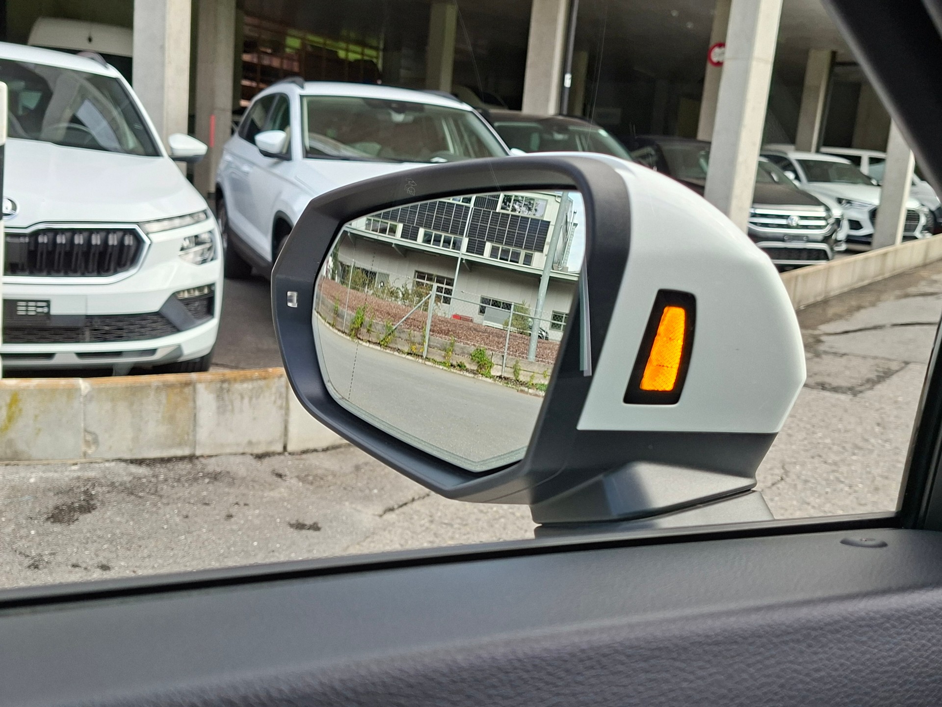 AUDI Q3 35 TDI Attraction quattro S-tronic *frisch ab MFK*-image-14