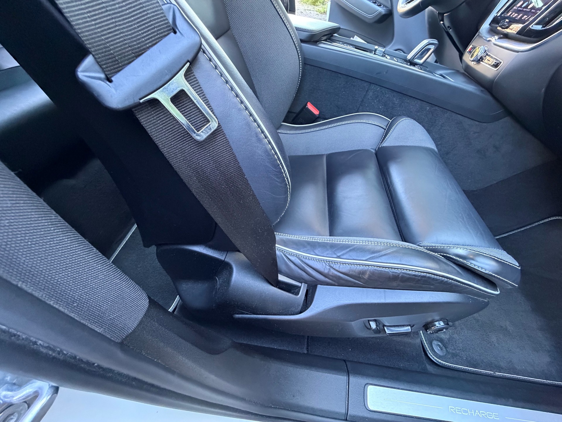 VOLVO 2.0 T6 TE R-Design eAWD-image-8
