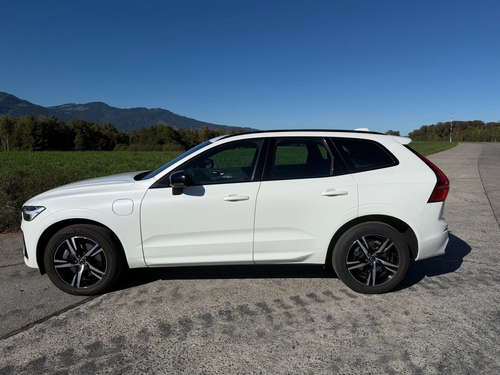 VOLVO 2.0 T6 TE R-Design eAWD-image-1