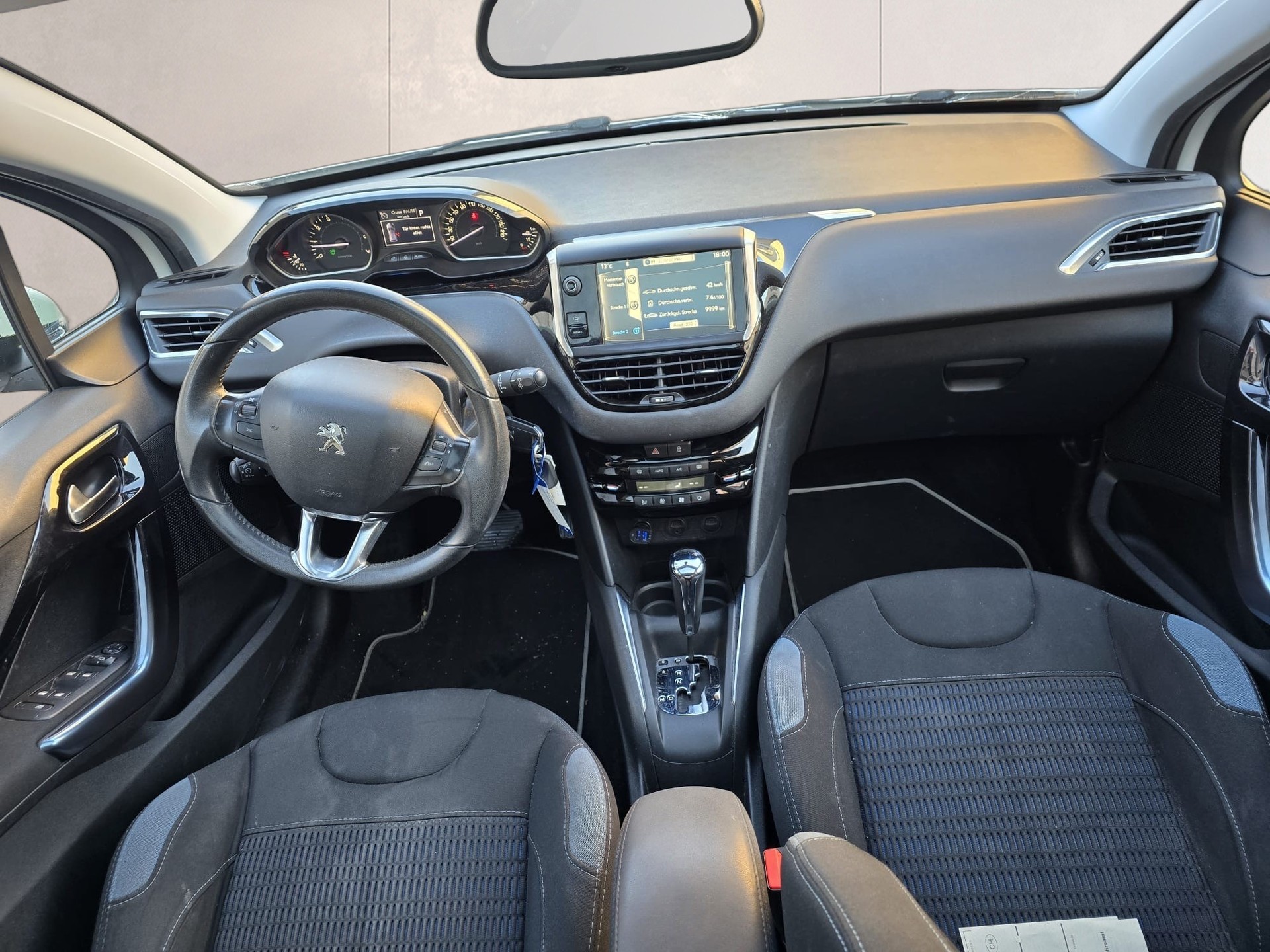 PEUGEOT 208 1.6 VTI Allure Automatik-image-13