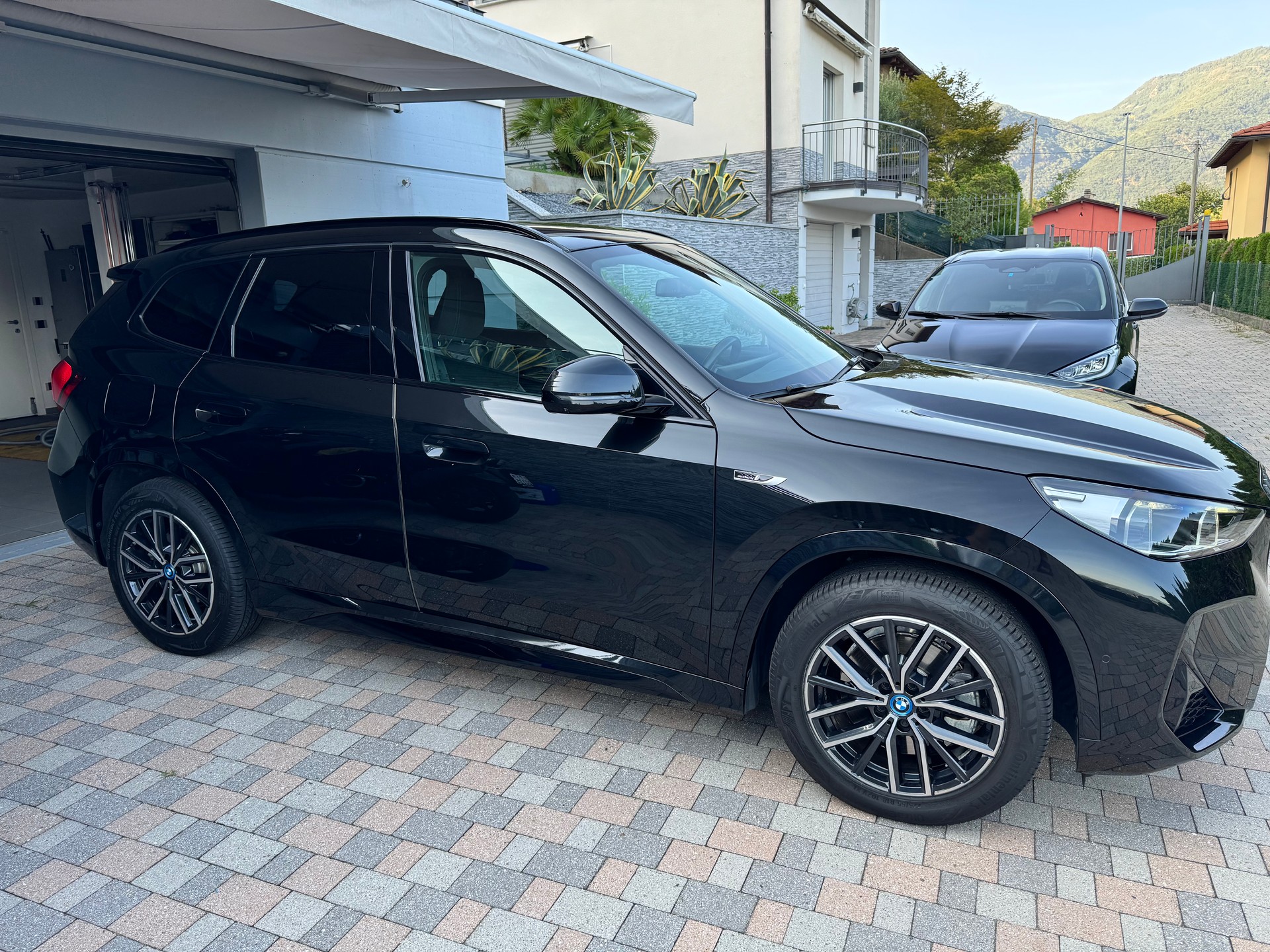BMW xDrive 30e M SPORT-image-2