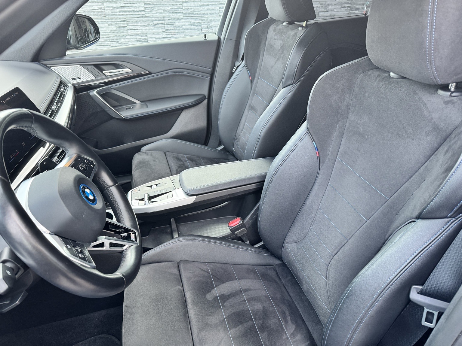 BMW xDrive 30e M SPORT-image-7
