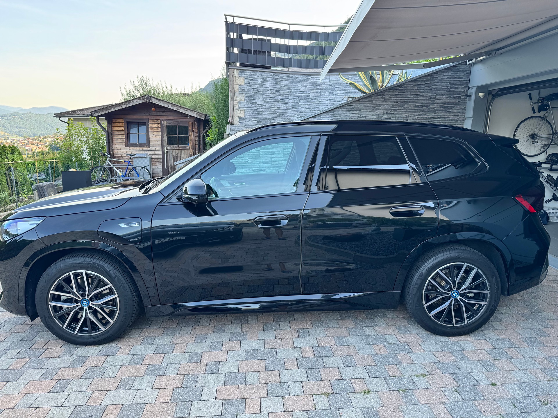 BMW xDrive 30e M SPORT-image-1
