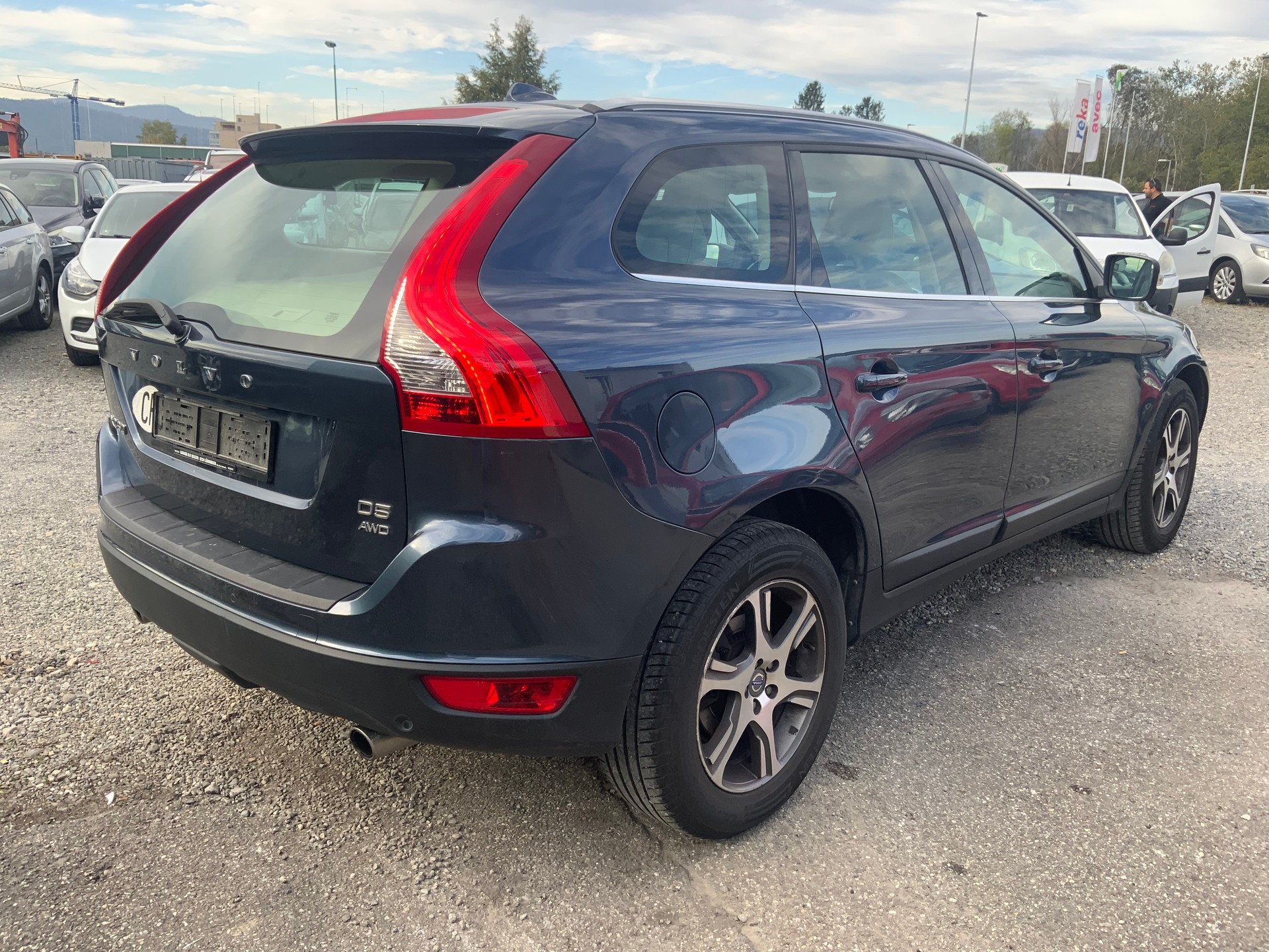 VOLVO XC60 D5 AWD Momentum Geartronic-image-3