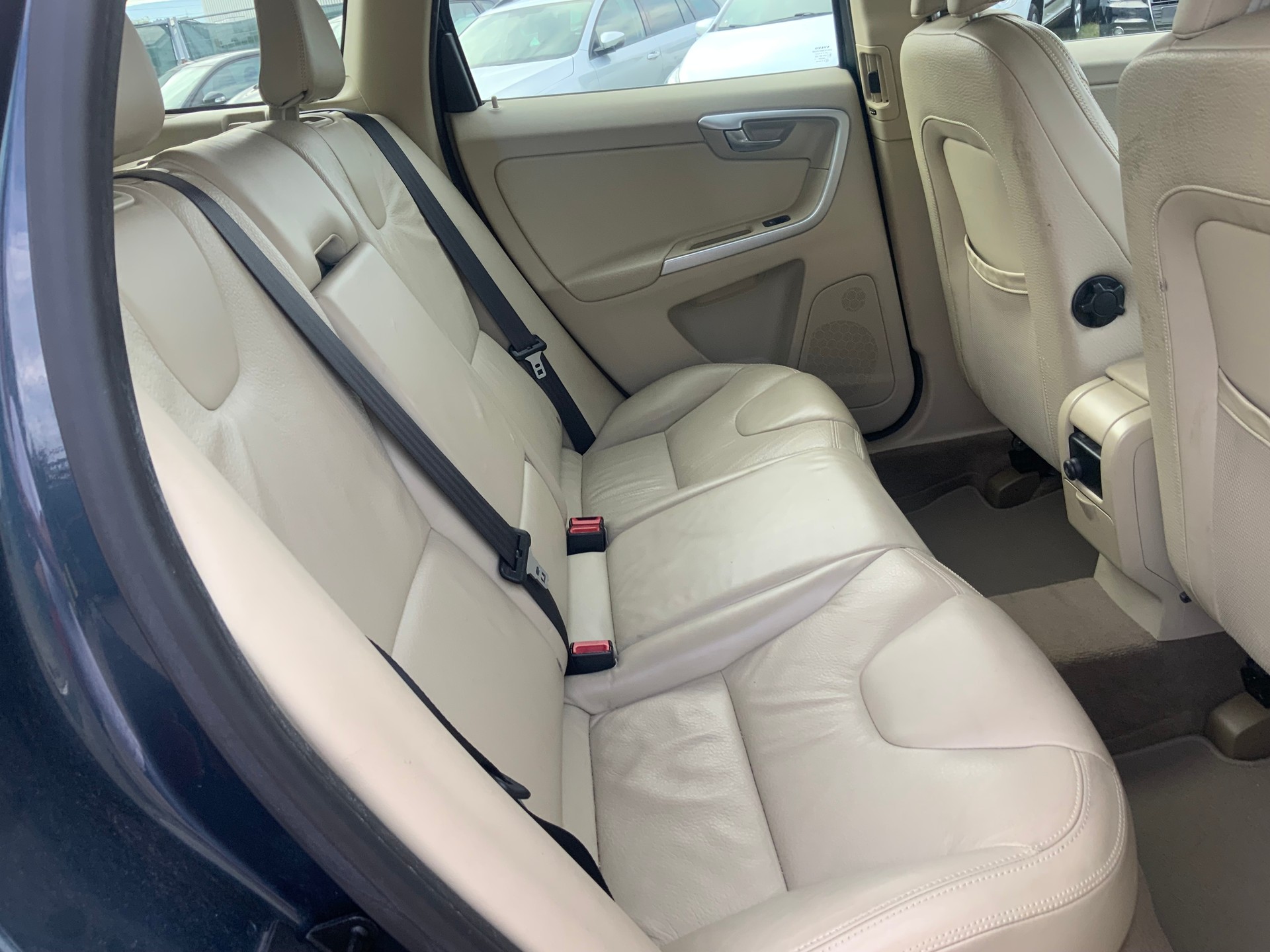 VOLVO XC60 D5 AWD Momentum Geartronic-image-12