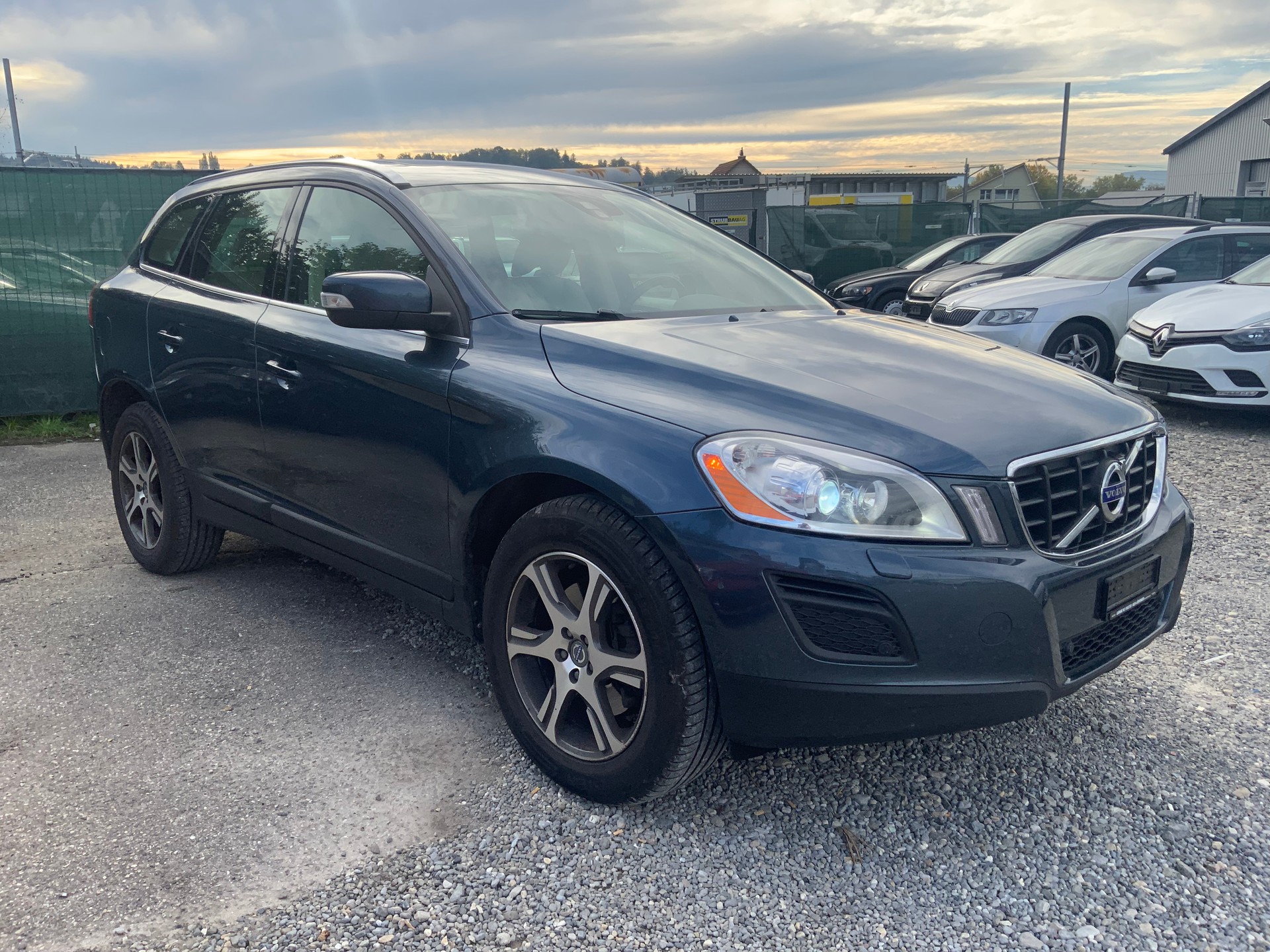 VOLVO XC60 D5 AWD Momentum Geartronic-image-2