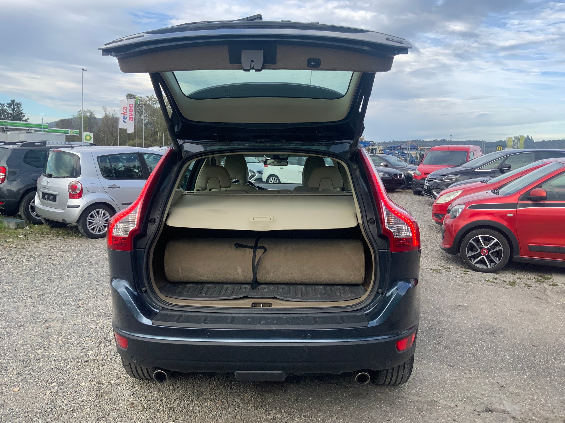 VOLVO XC60 D5 AWD Momentum Geartronic-image-6