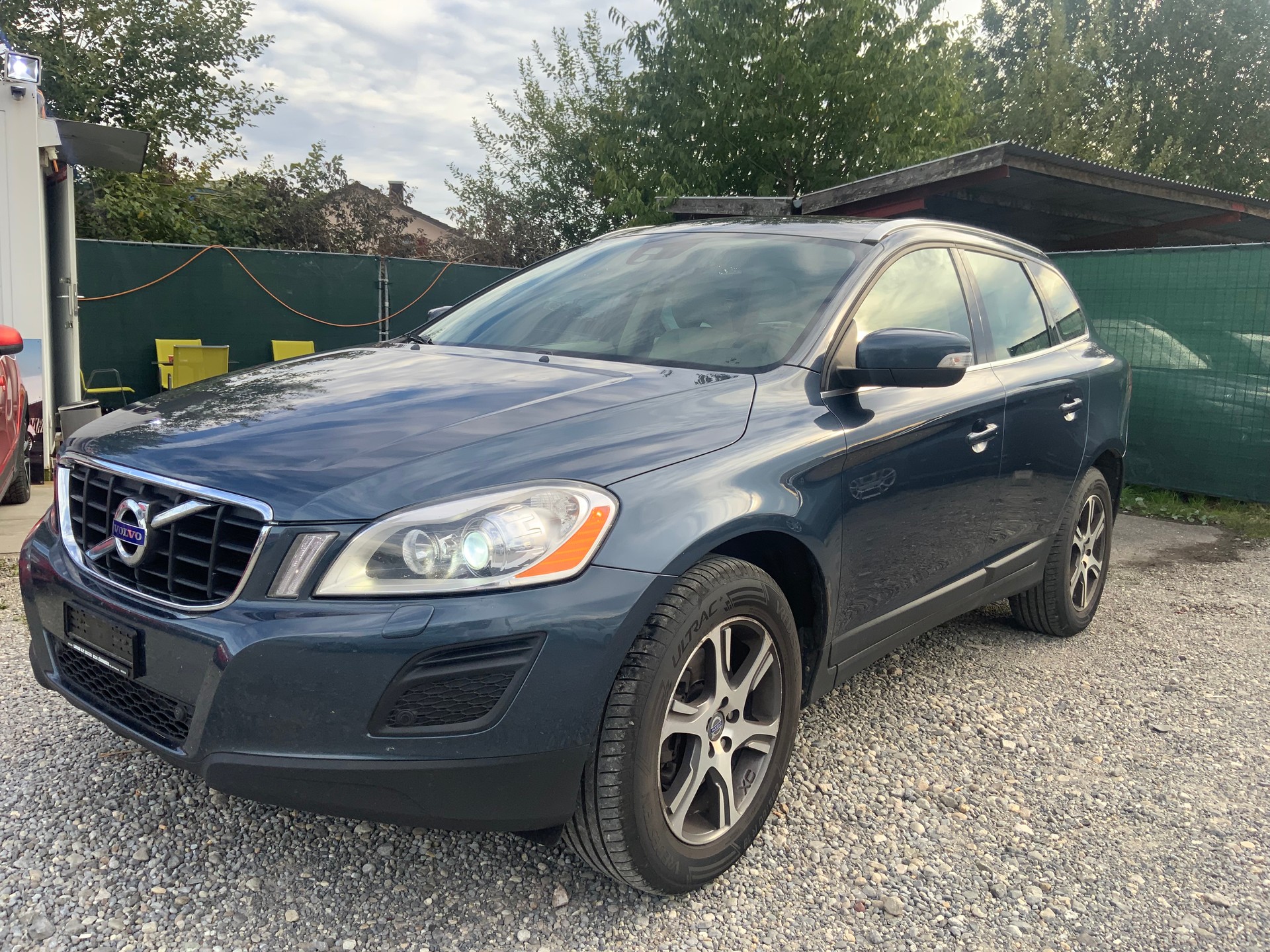 VOLVO XC60 D5 AWD Momentum Geartronic-image-1