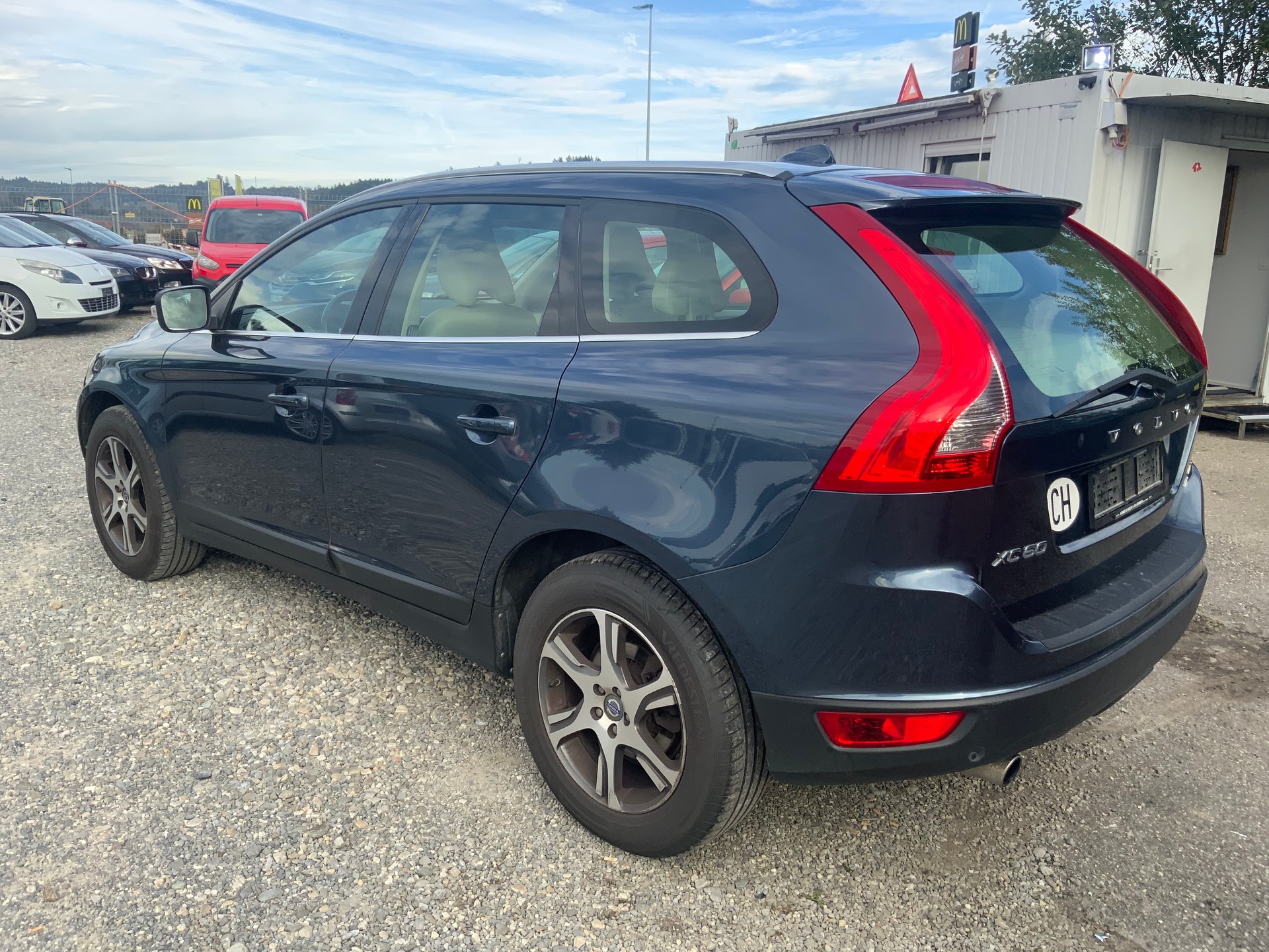 VOLVO XC60 D5 AWD Momentum Geartronic-image-4