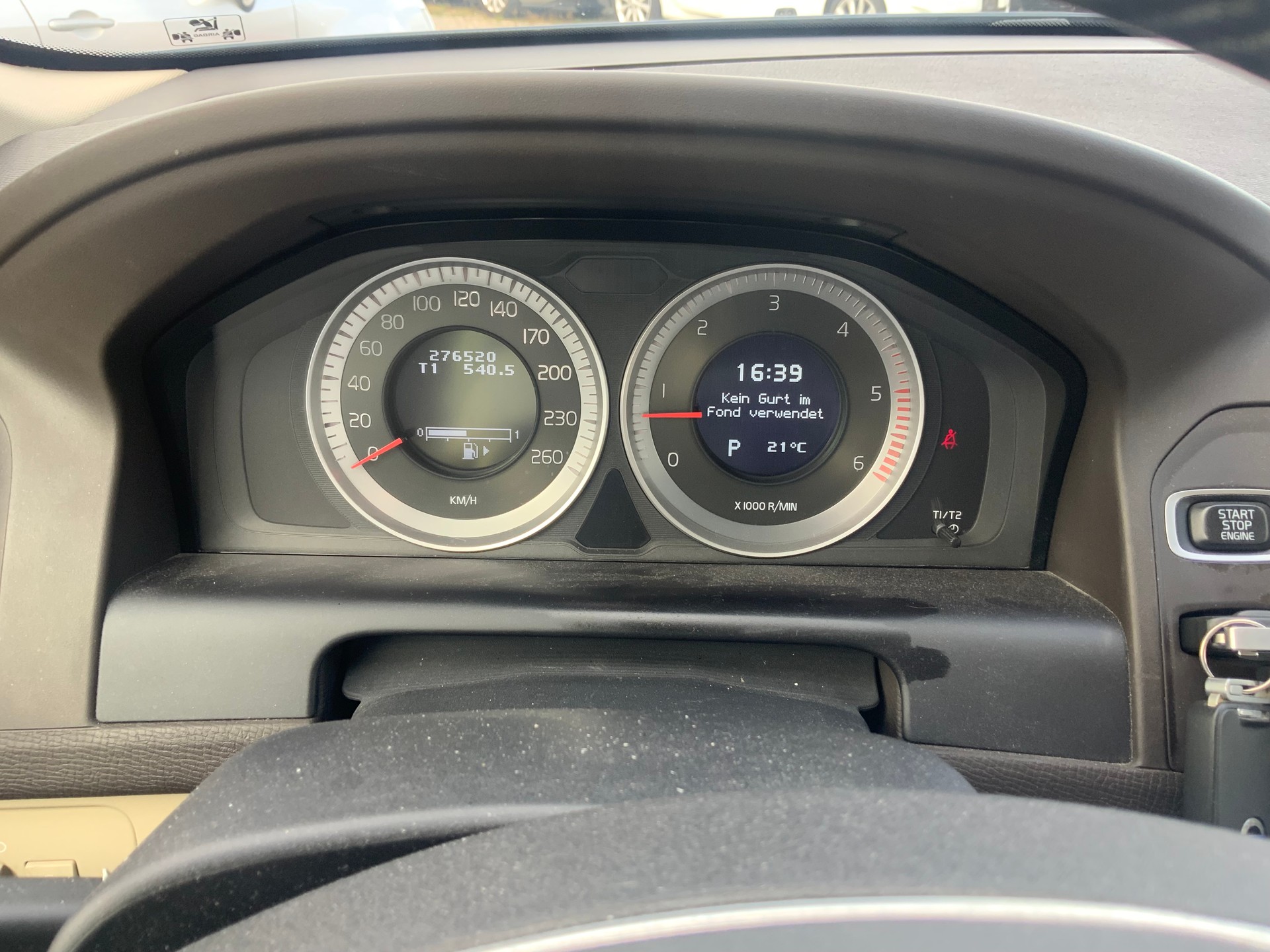VOLVO XC60 D5 AWD Momentum Geartronic-image-7