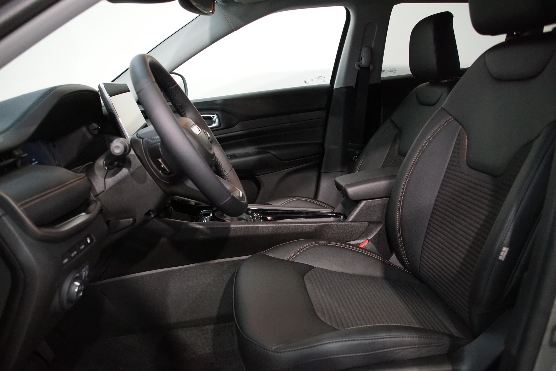 JEEP Compass 1.3 T PHEV Outdoor 240 PS AWD-image-9