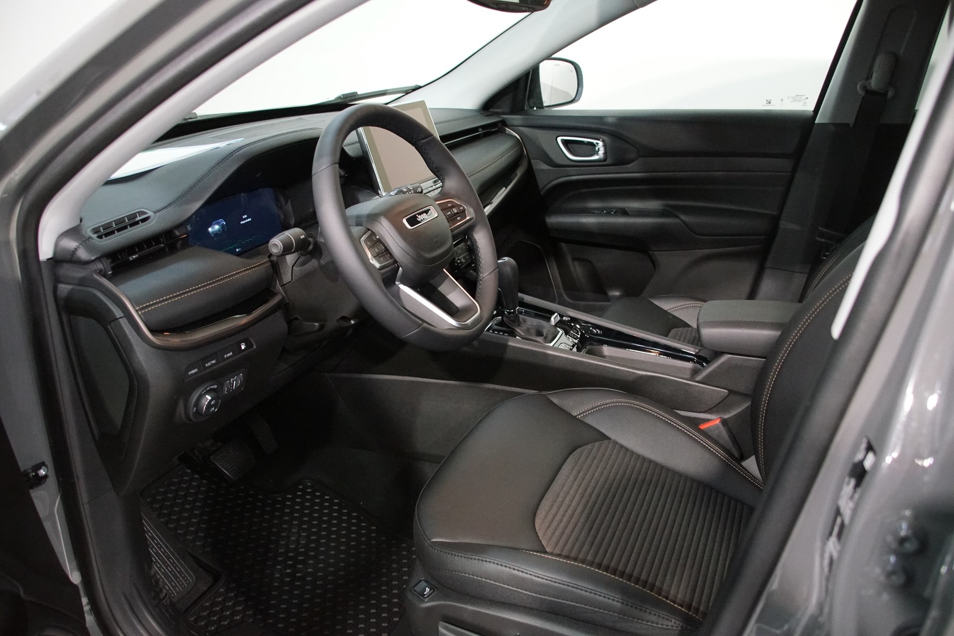 JEEP Compass 1.3 T PHEV Outdoor 240 PS AWD-image-8