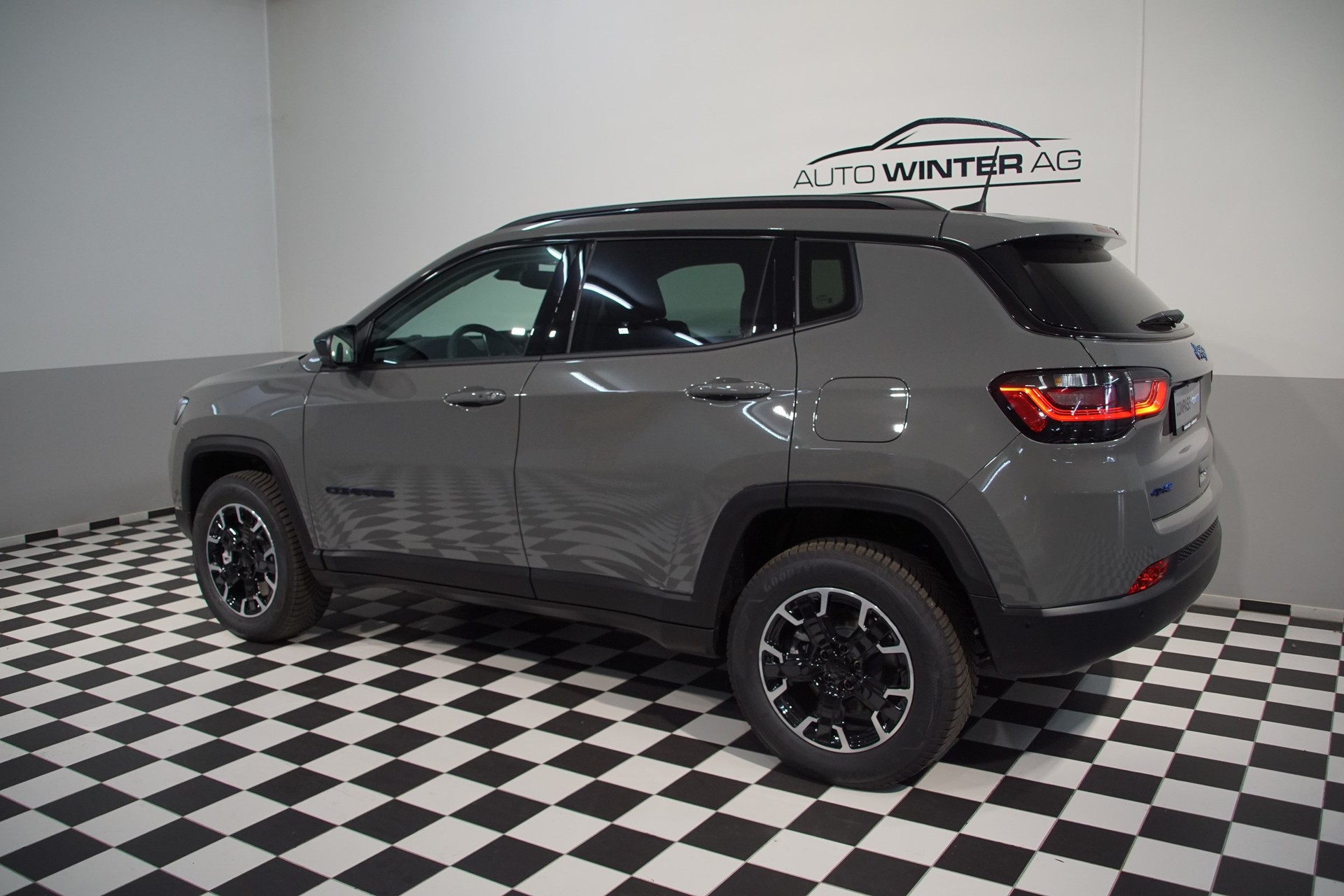 JEEP Compass 1.3 T PHEV Outdoor 240 PS AWD-image-5