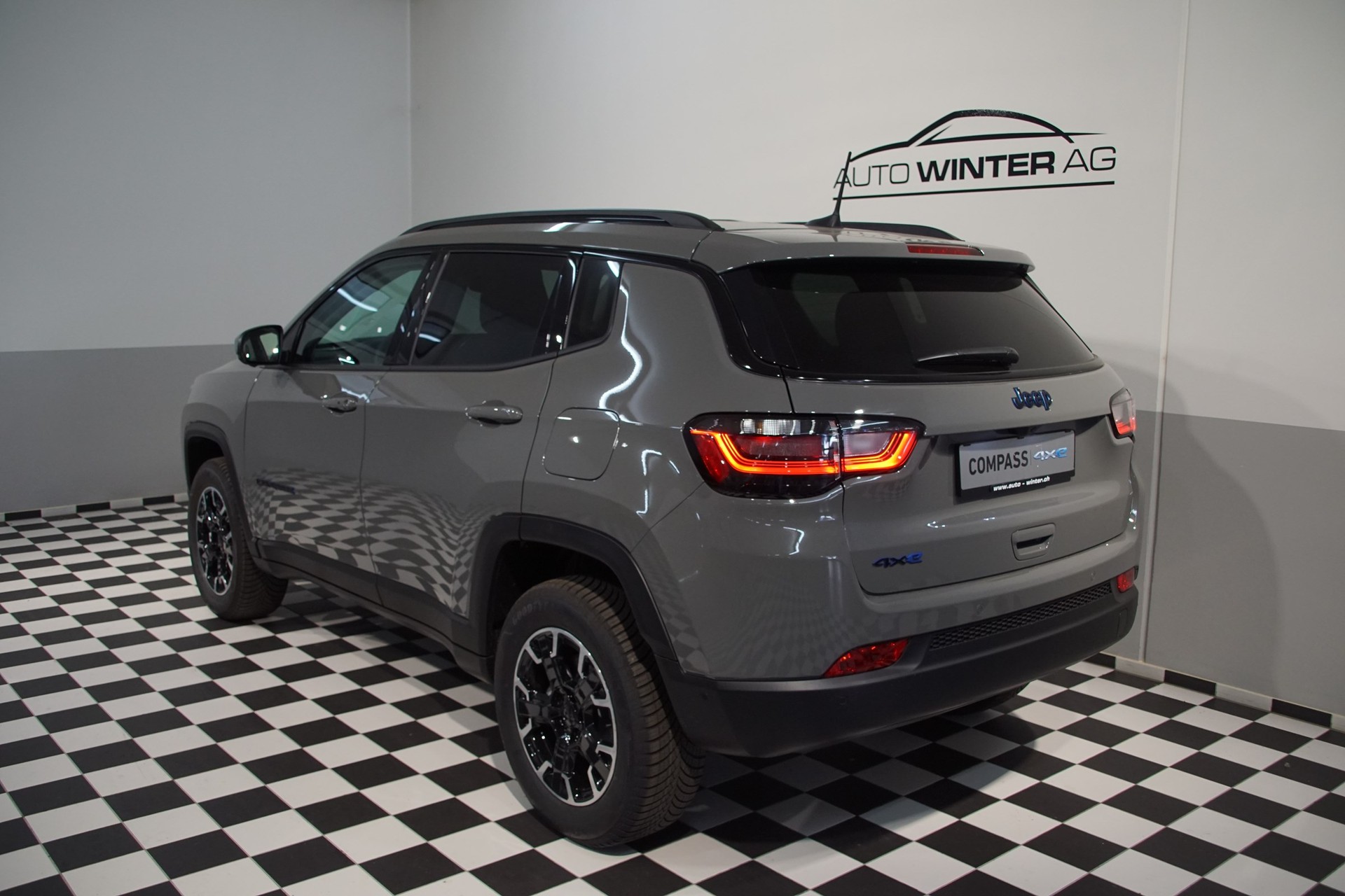 JEEP Compass 1.3 T PHEV Outdoor 240 PS AWD-image-4