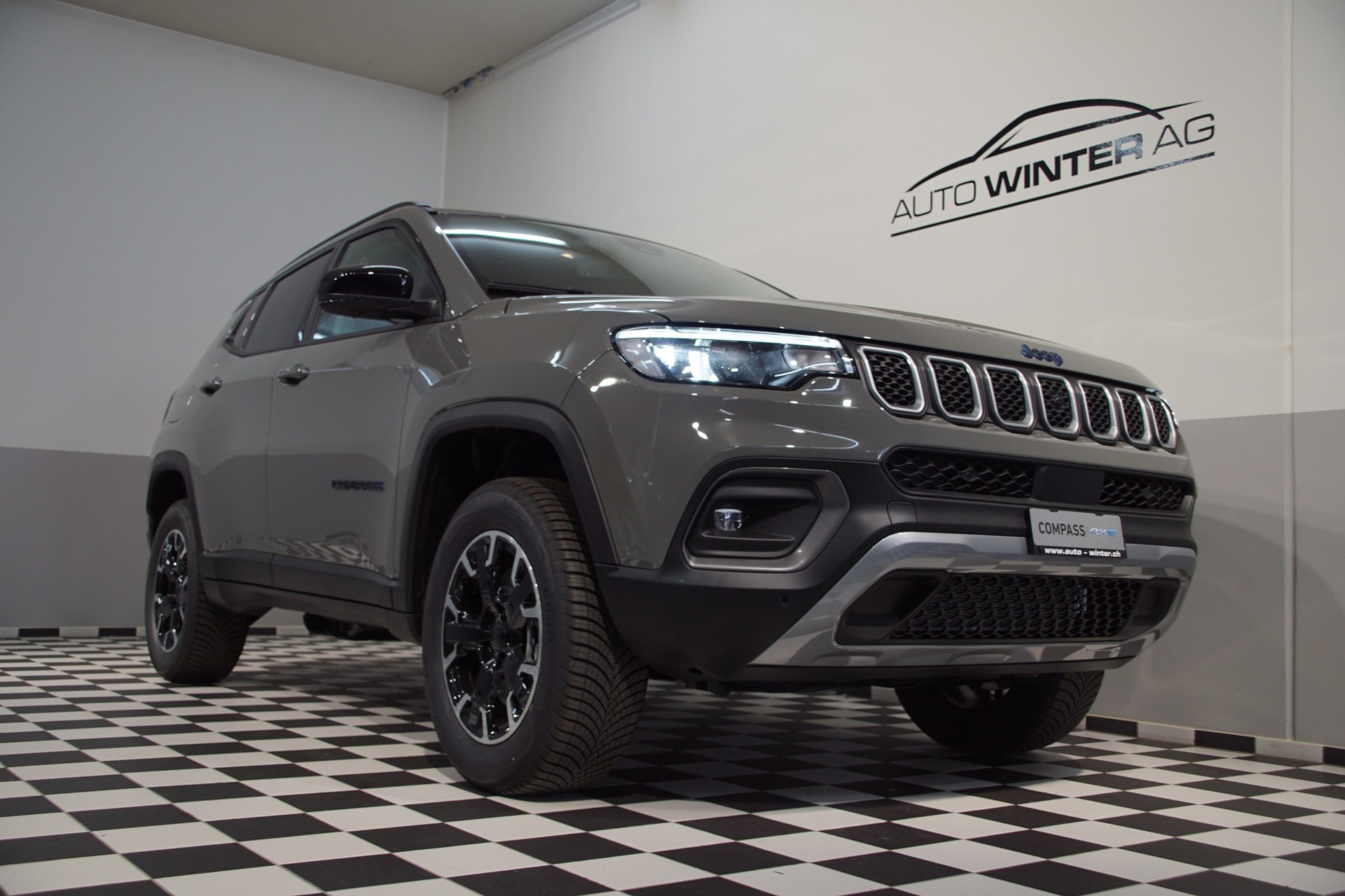 JEEP Compass 1.3 T PHEV Outdoor 240 PS AWD-image-2