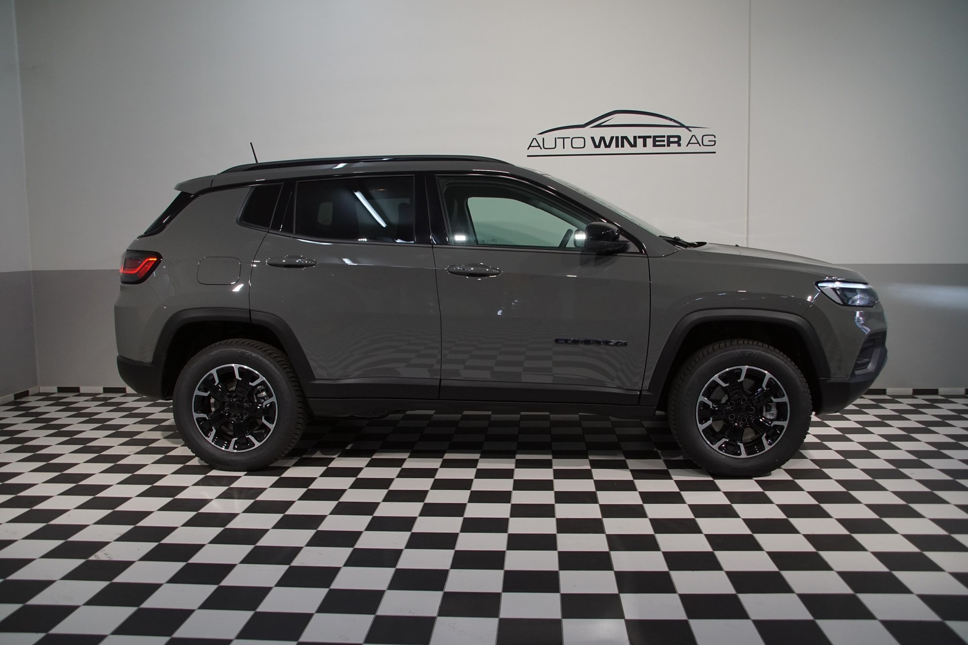 JEEP Compass 1.3 T PHEV Outdoor 240 PS AWD-image-3