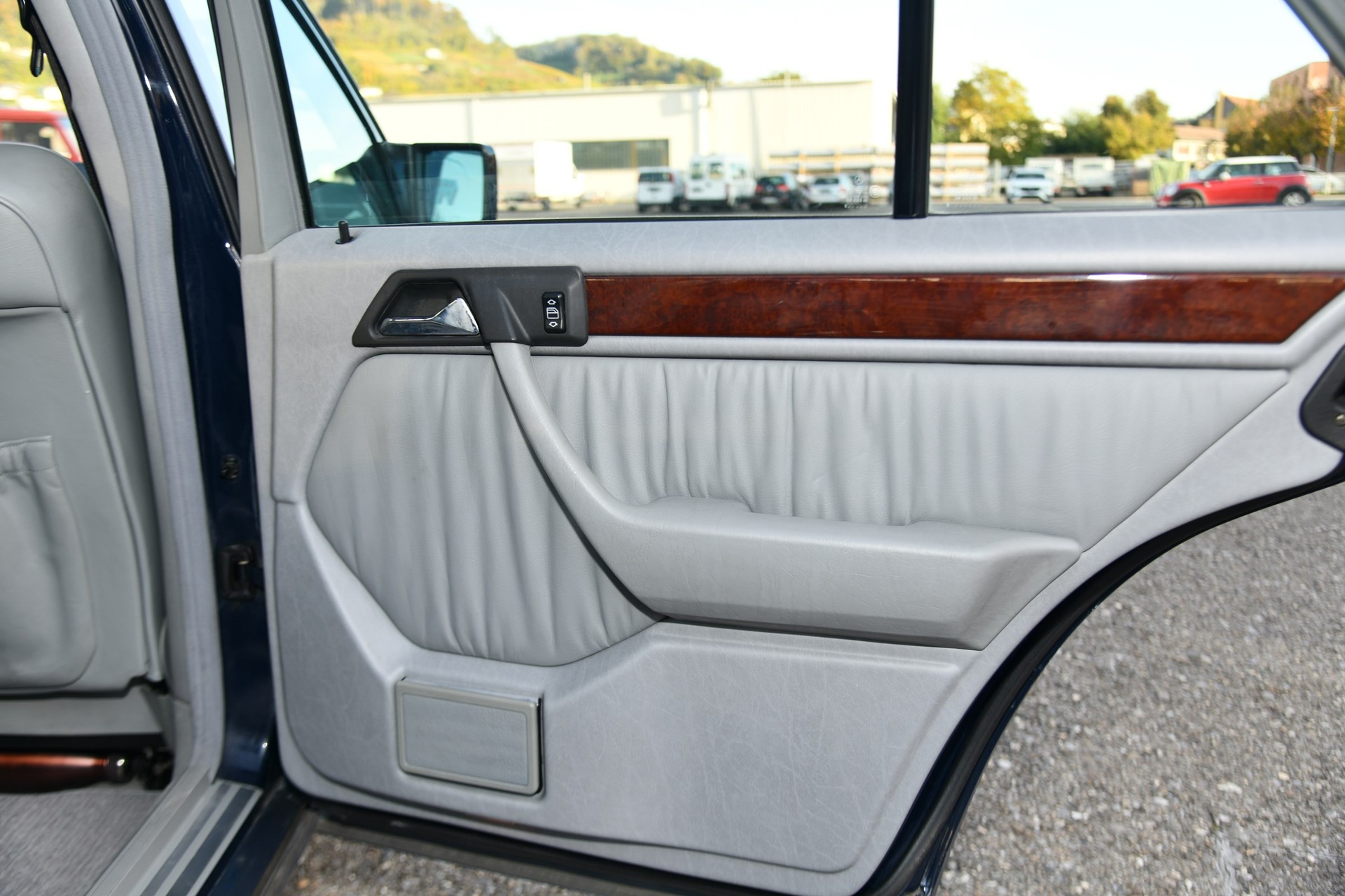 MERCEDES-BENZ 500 E Automatic-image-13