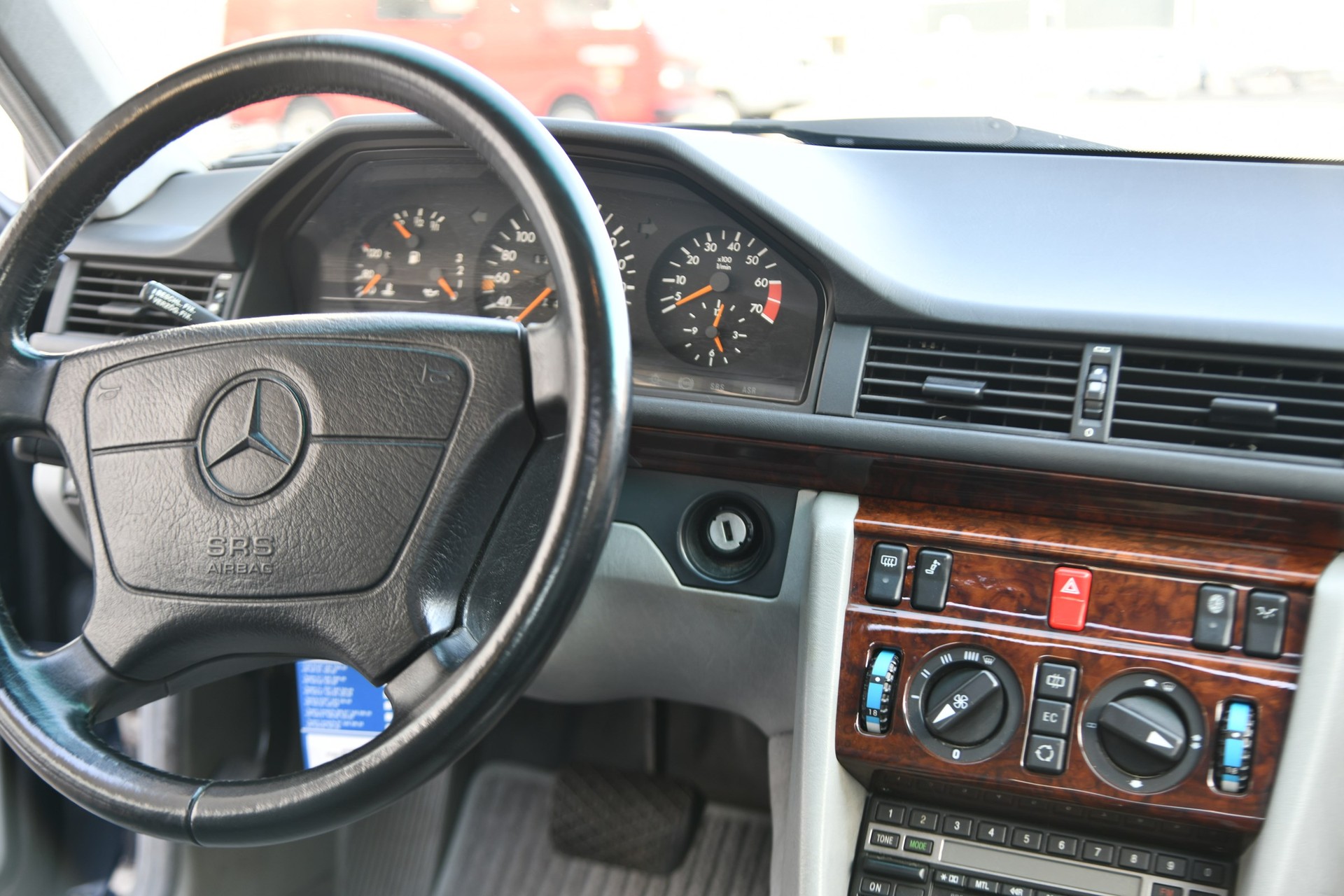 MERCEDES-BENZ 500 E Automatic-image-9