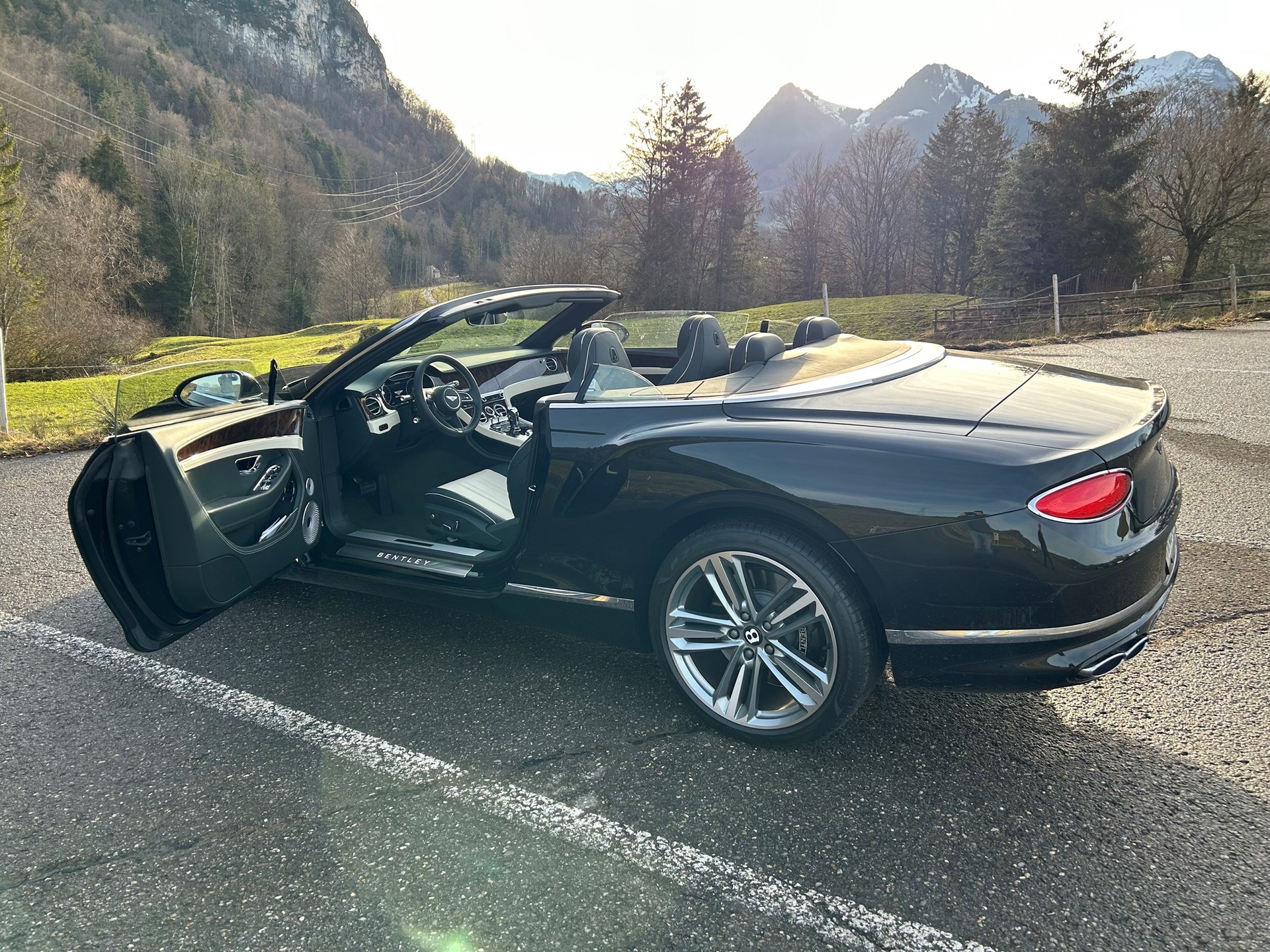 BENTLEY Continental GTC 4.0 V8-image-1