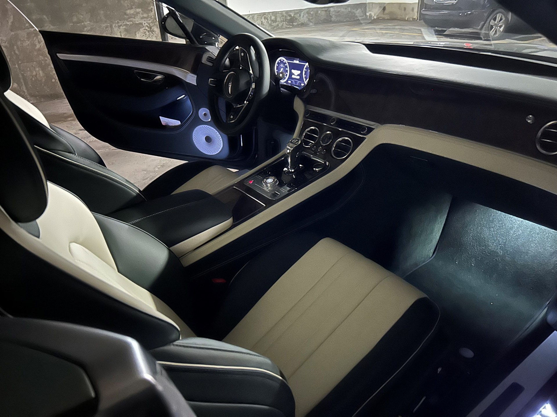 BENTLEY Continental GTC 4.0 V8-image-9