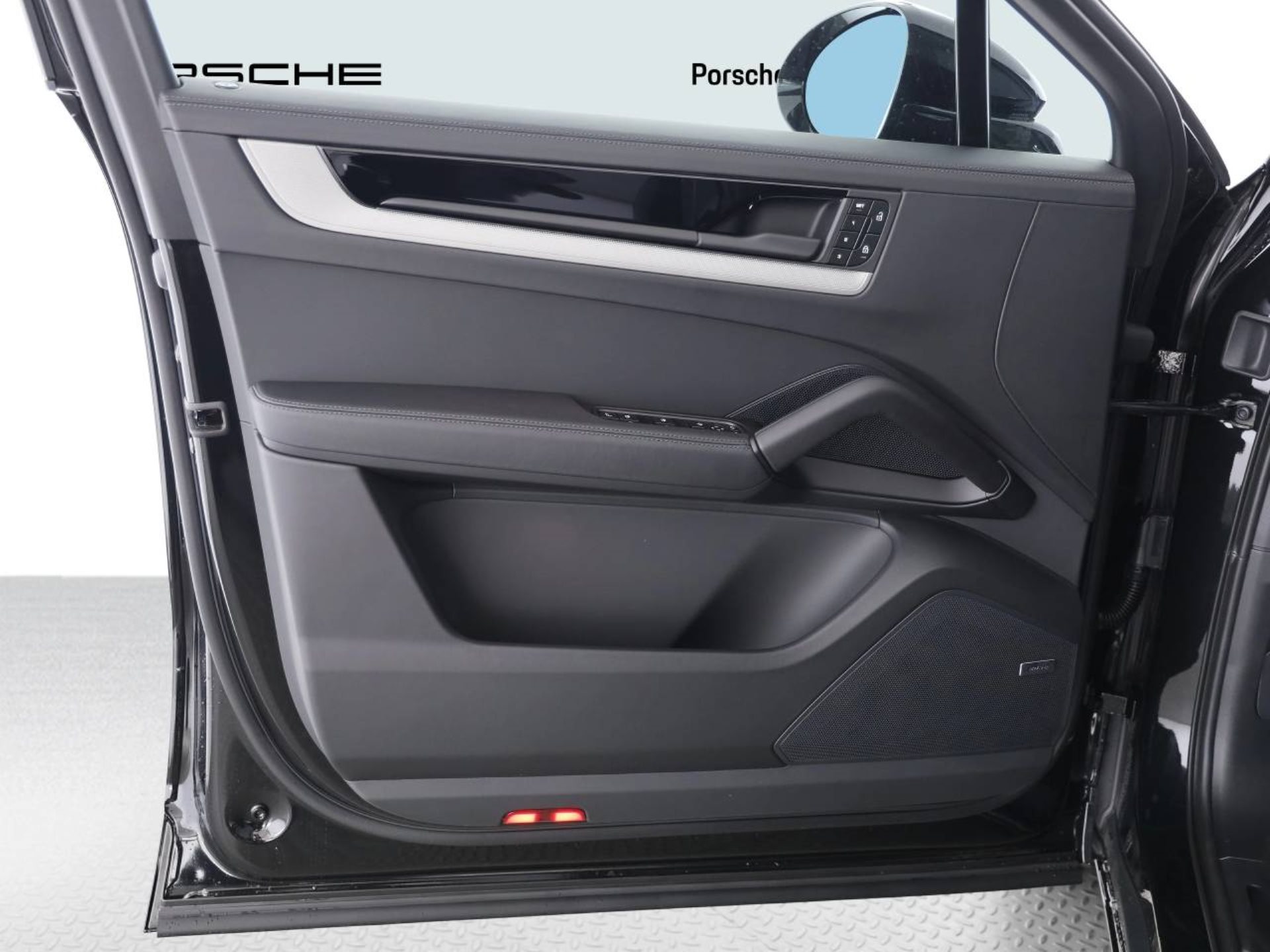PORSCHE Cayenne S E-Hybrid Coupé-image-12