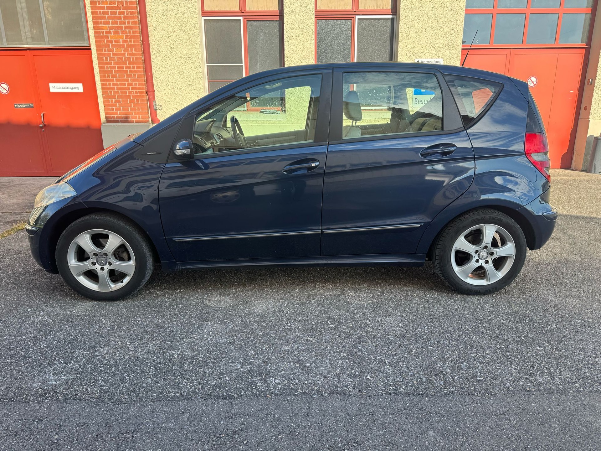 MERCEDES-BENZ A 200 Avantgarde-image-4