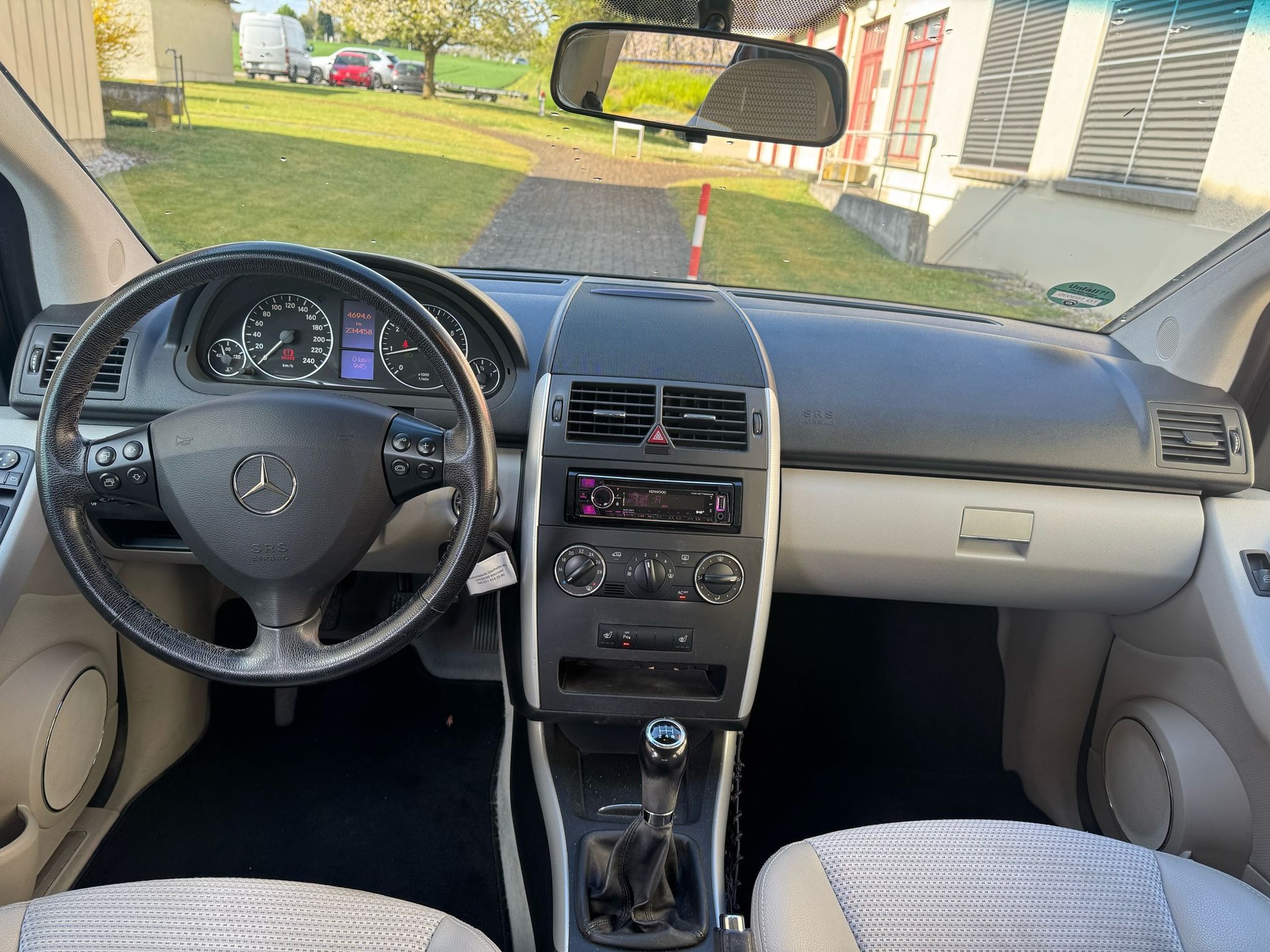 MERCEDES-BENZ A 200 Avantgarde-image-12