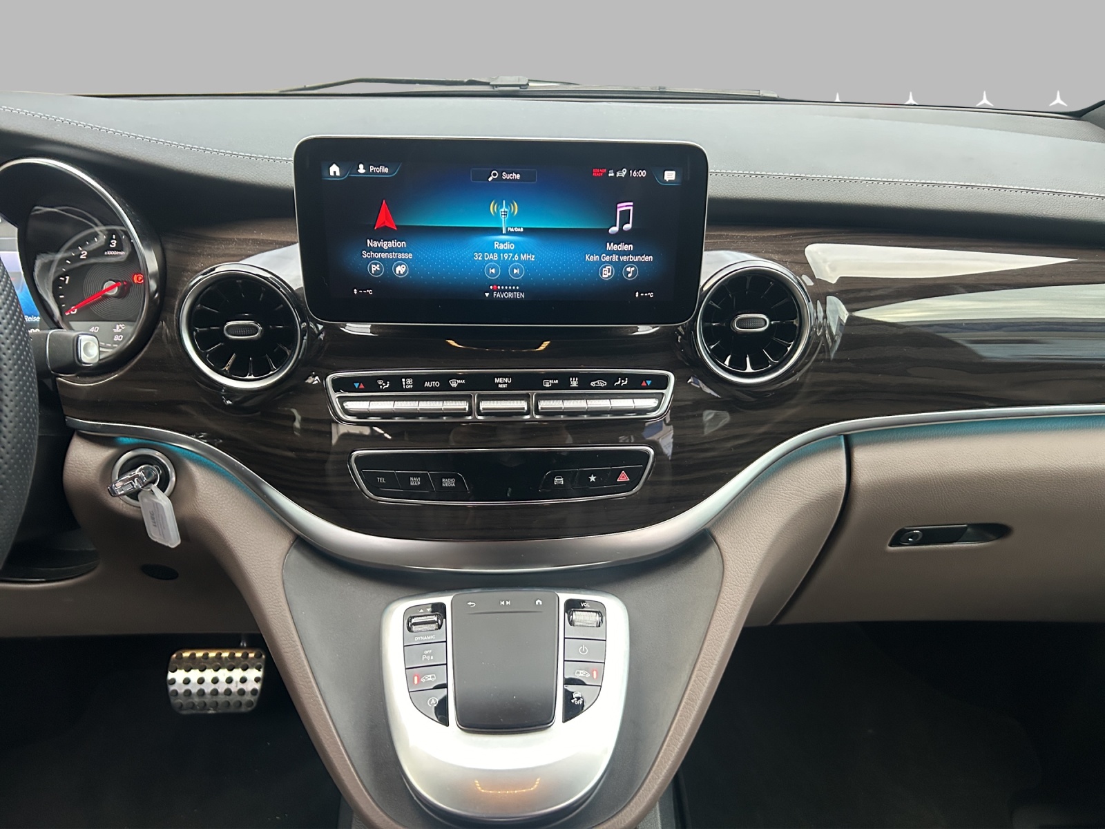 MERCEDES-BENZ V 300 d lang Swiss Edition 4Matic 9G-Tronic-image-13