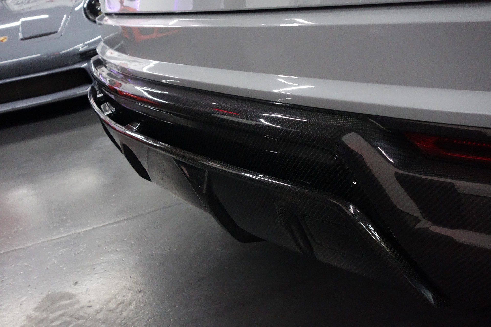 LAMBORGHINI URUS E-GEAR GRIGIO HATI FULL CARBON AKRAPOVIC ON TOP-image-15