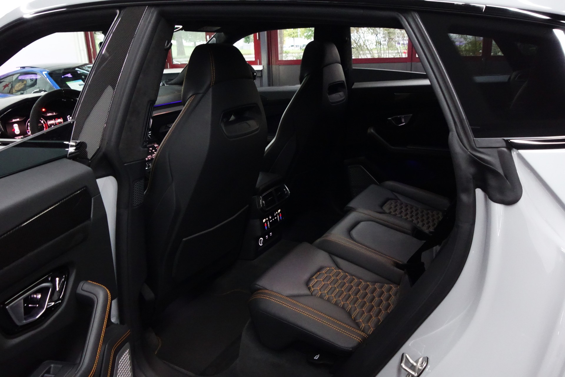 LAMBORGHINI URUS E-GEAR GRIGIO HATI FULL CARBON AKRAPOVIC ON TOP-image-25